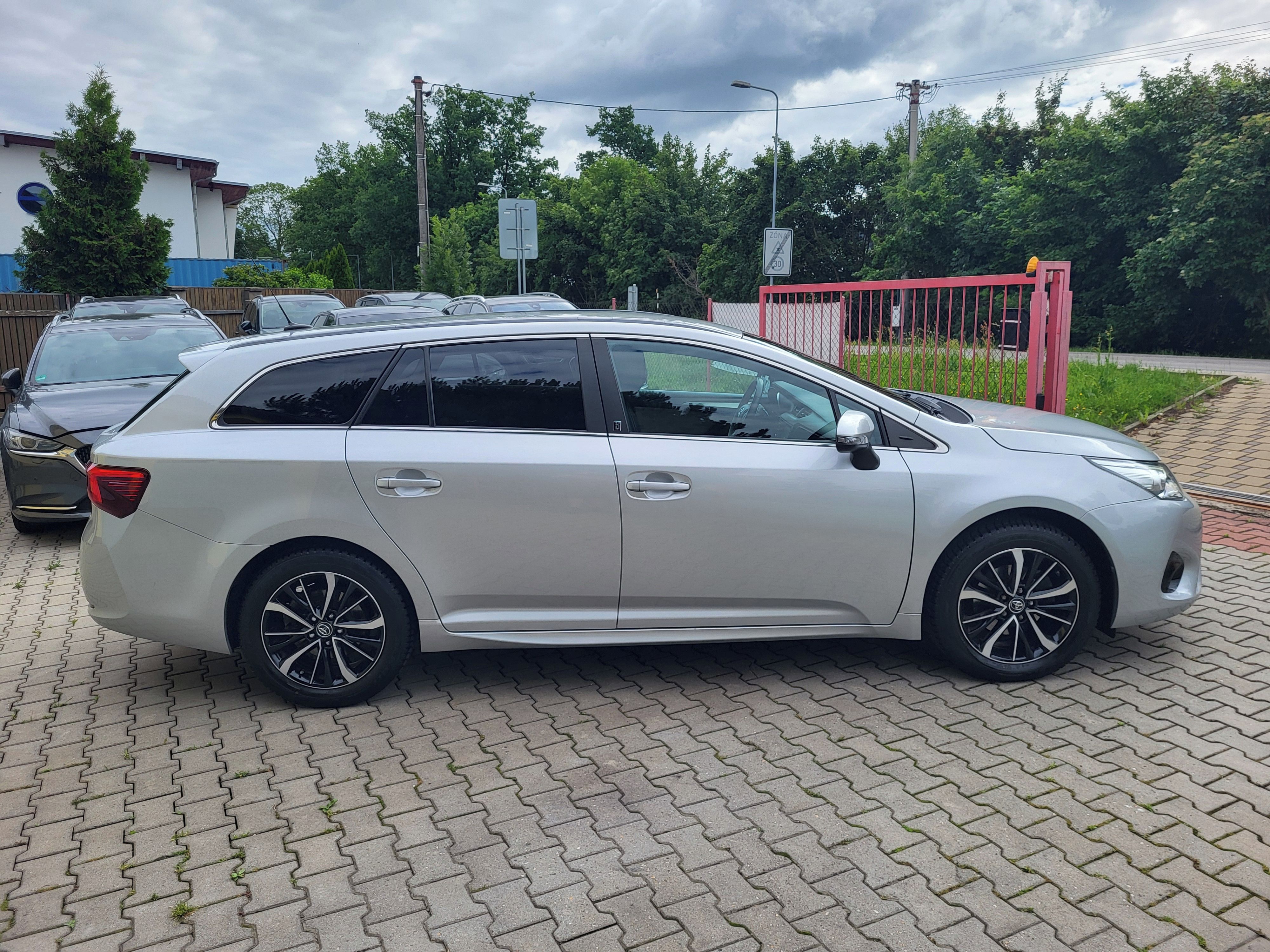 Toyota Avensis, Toyota Avensis 1.8 VVT-i TAŽNÉ - fotka 4