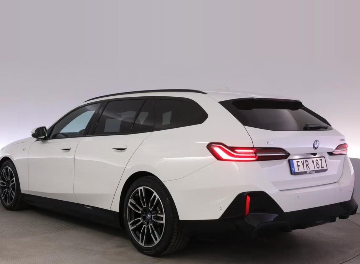 BMW i5, eDrive40 Touring SoH 97% Tažné - fotka 3