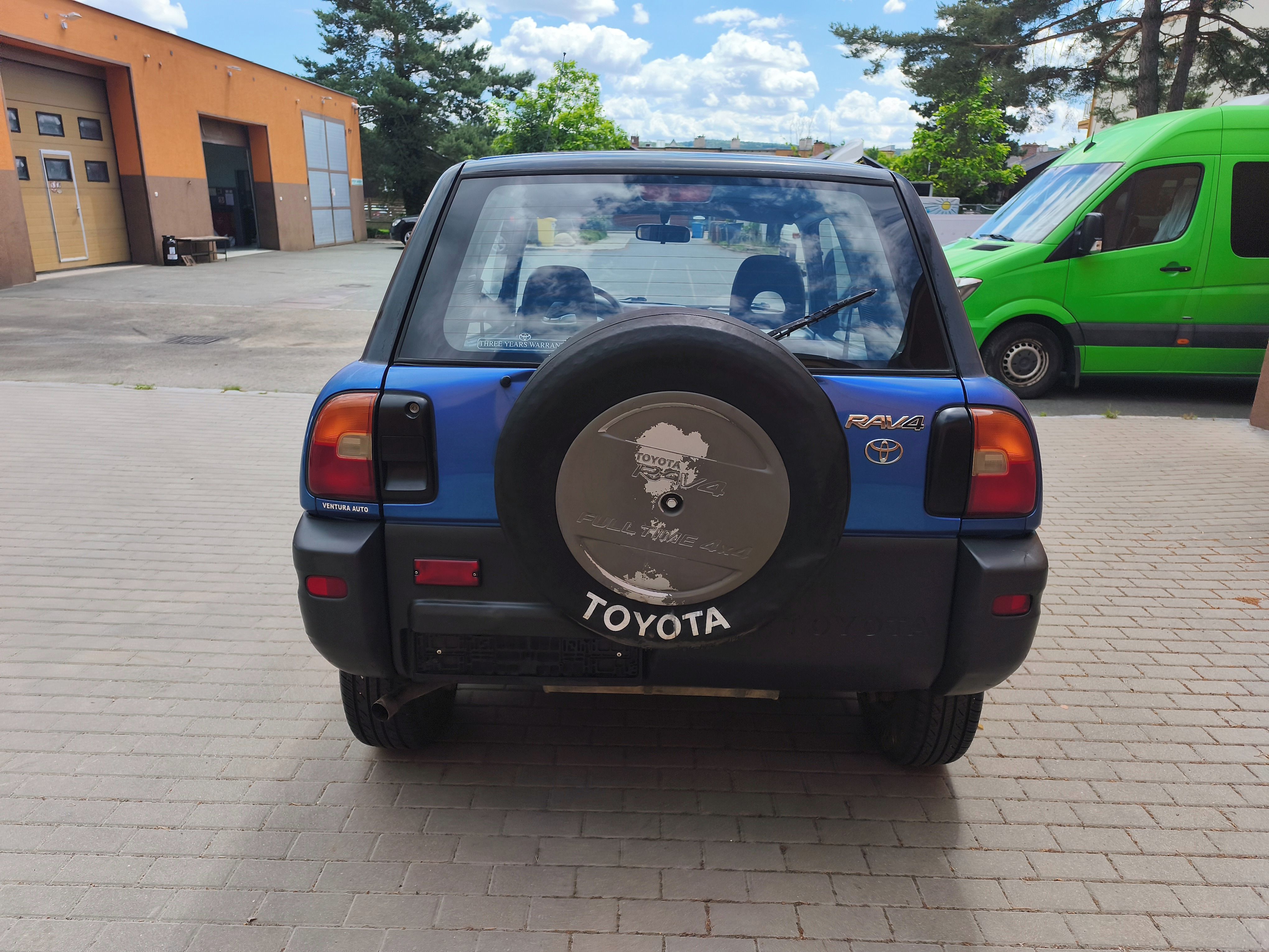 Toyota Rav4, 2.0i 94 kW, KLIMA, BEZ KOROZE - fotka 6