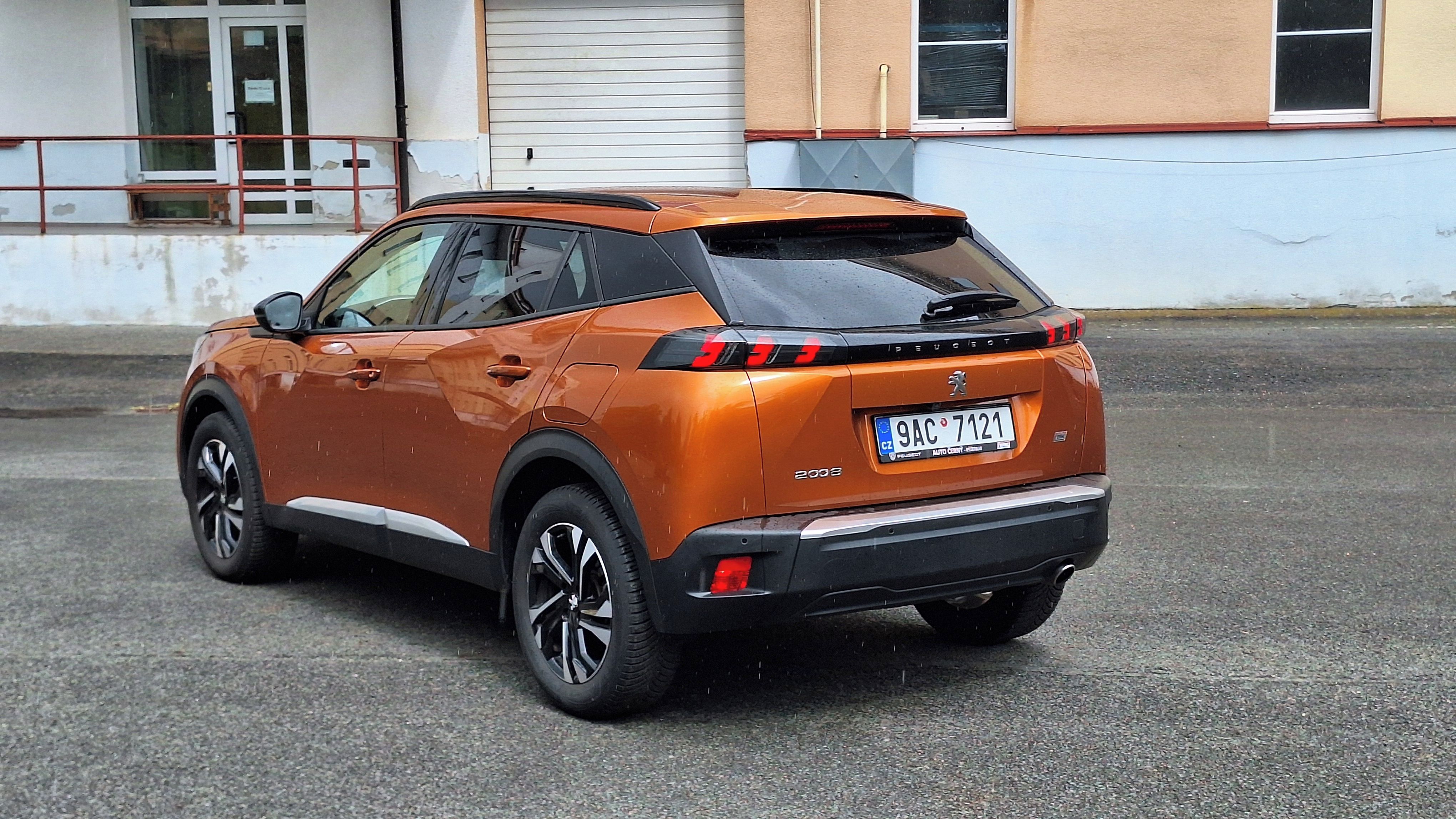 Peugeot 2008, 1,5 BlueHDi 81kw, 39tis km - fotka 4