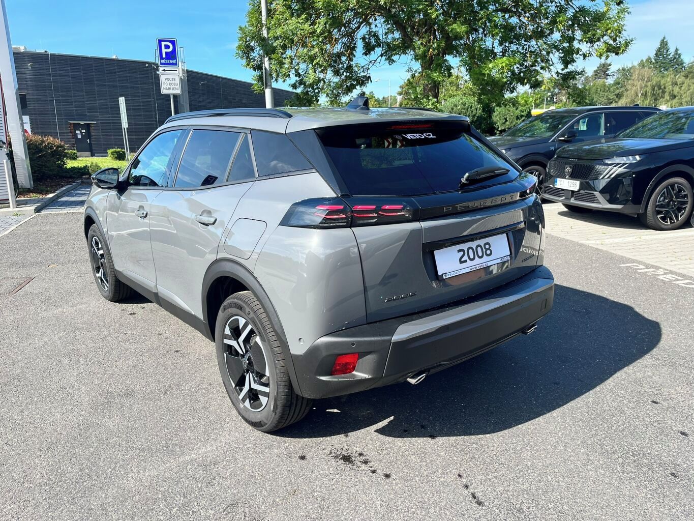 Peugeot 2008, ALLURE Hybrid 145 e-DCS6 - fotka 3