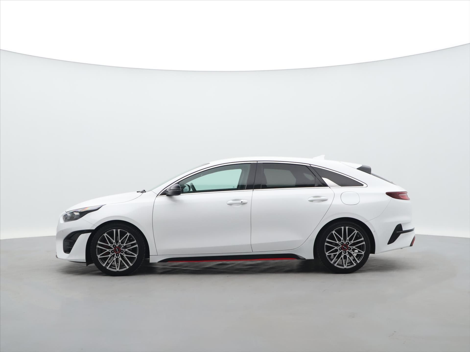 Kia ProCeed, 1,6 T-GDI 150 kW GT Aut. DPH 1 - fotka 4