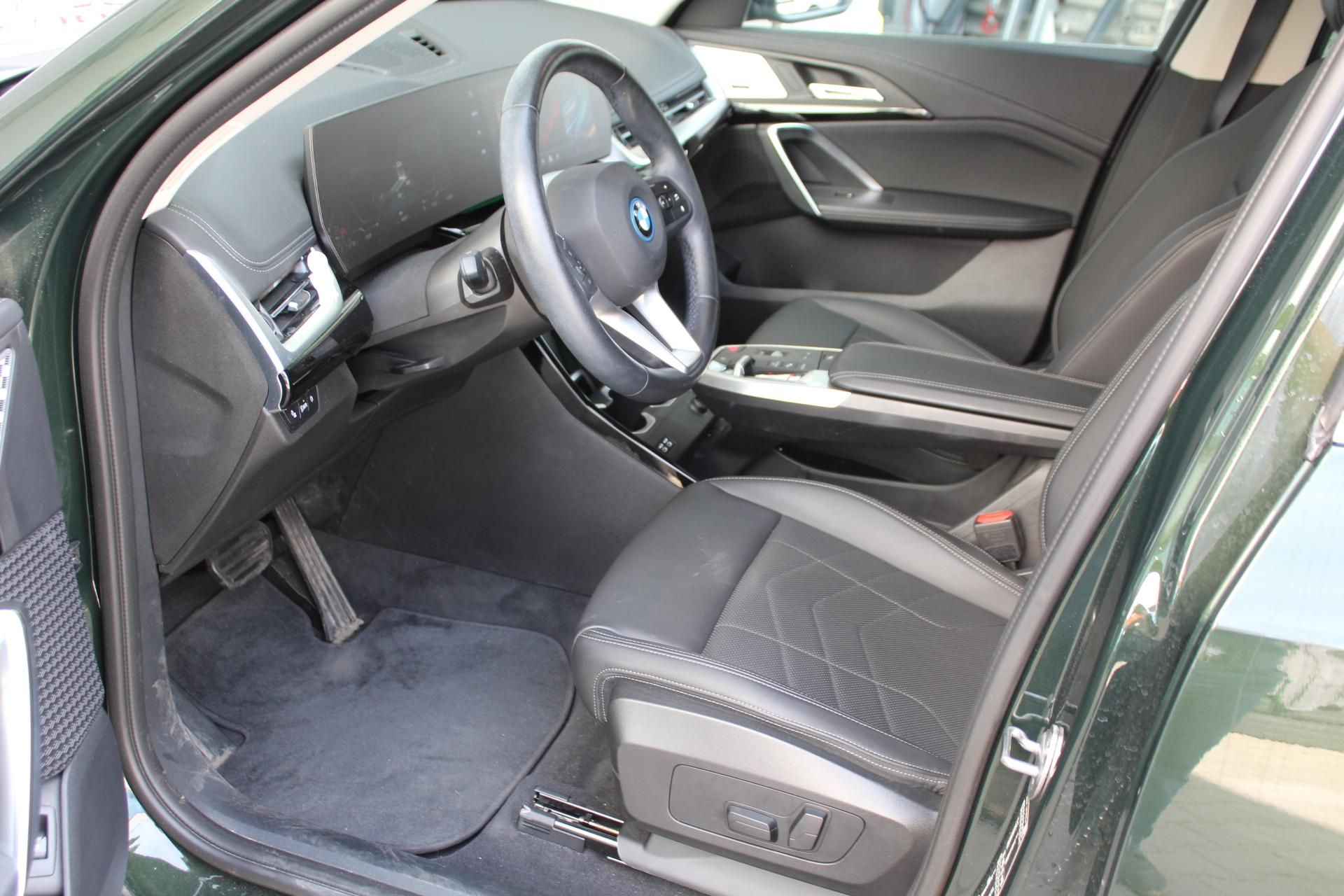 BMW iX1, eDrive20 - fotka 4