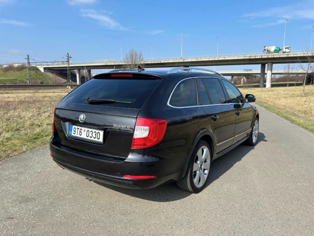 Škoda Superb, 2.0 TDI DSG - fotka 3