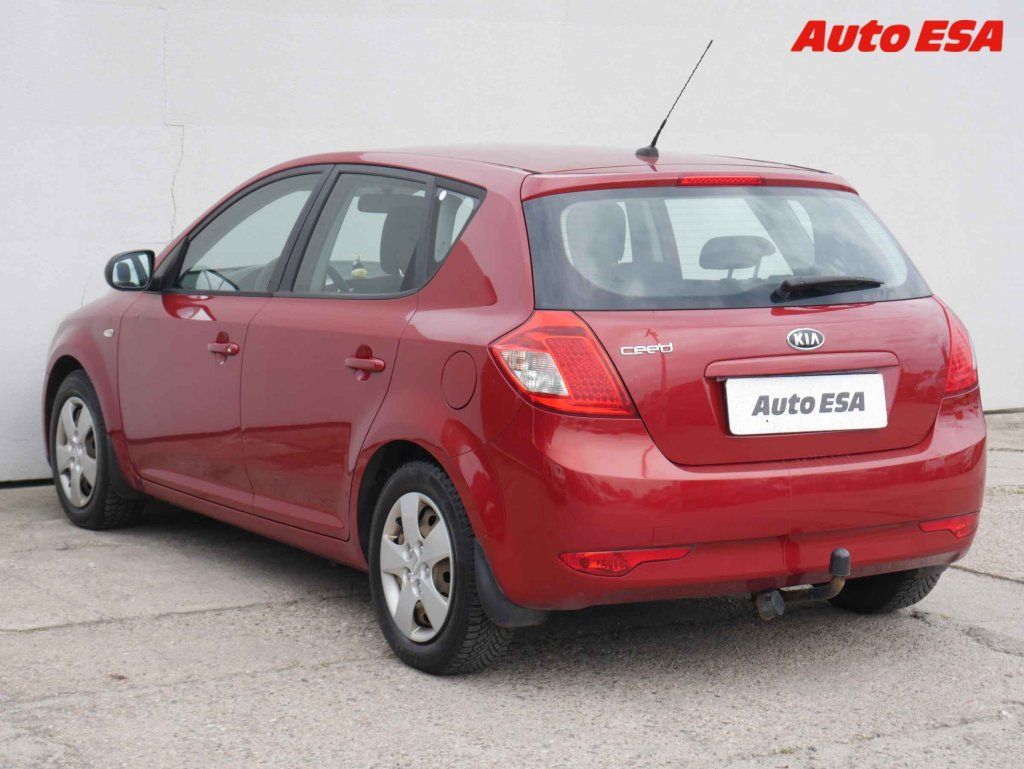 Kia Cee´d, 1.4i,2.maj,ČR - fotka 4