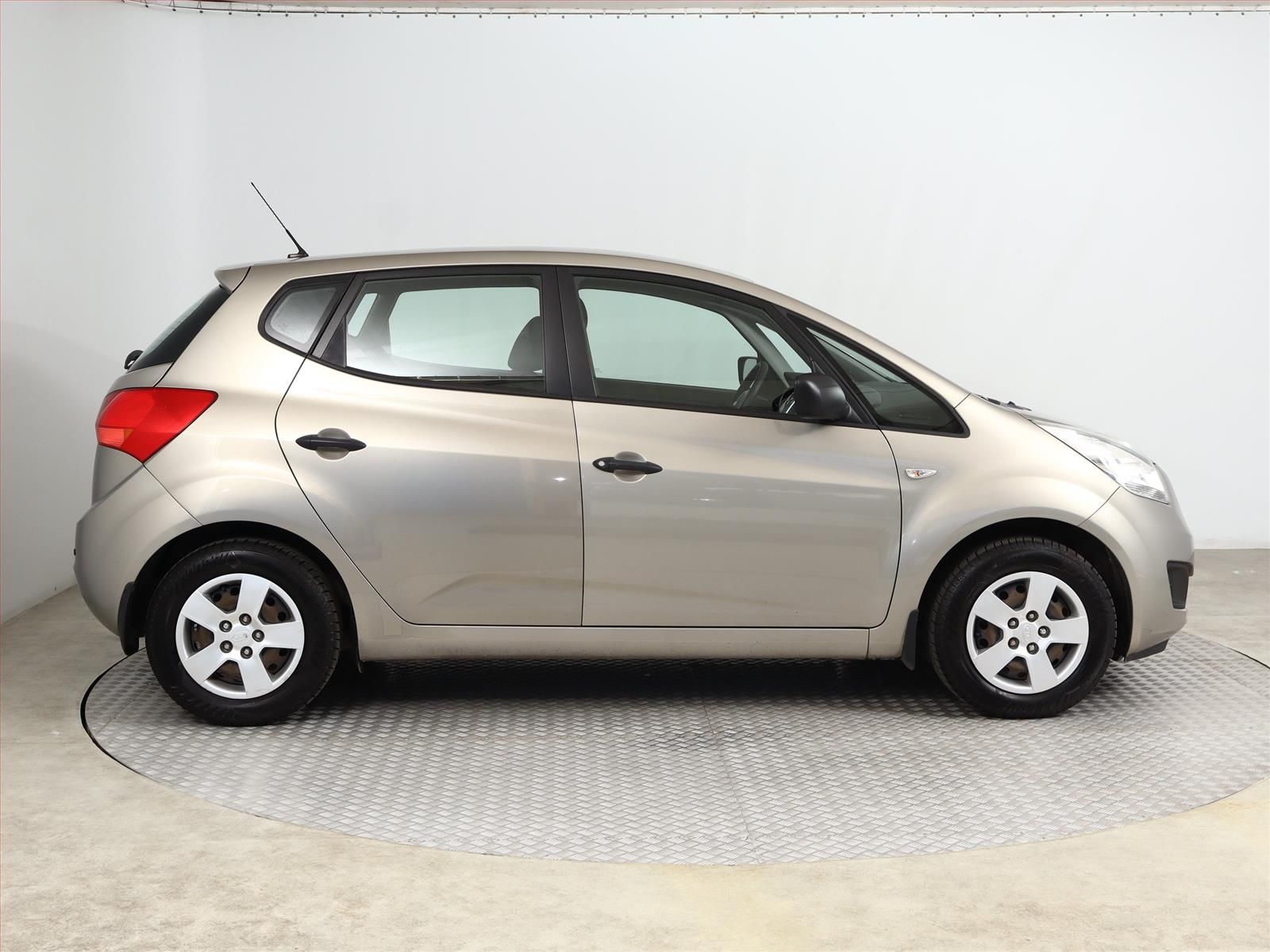Kia Venga, 1.4 CVVT - fotka 6