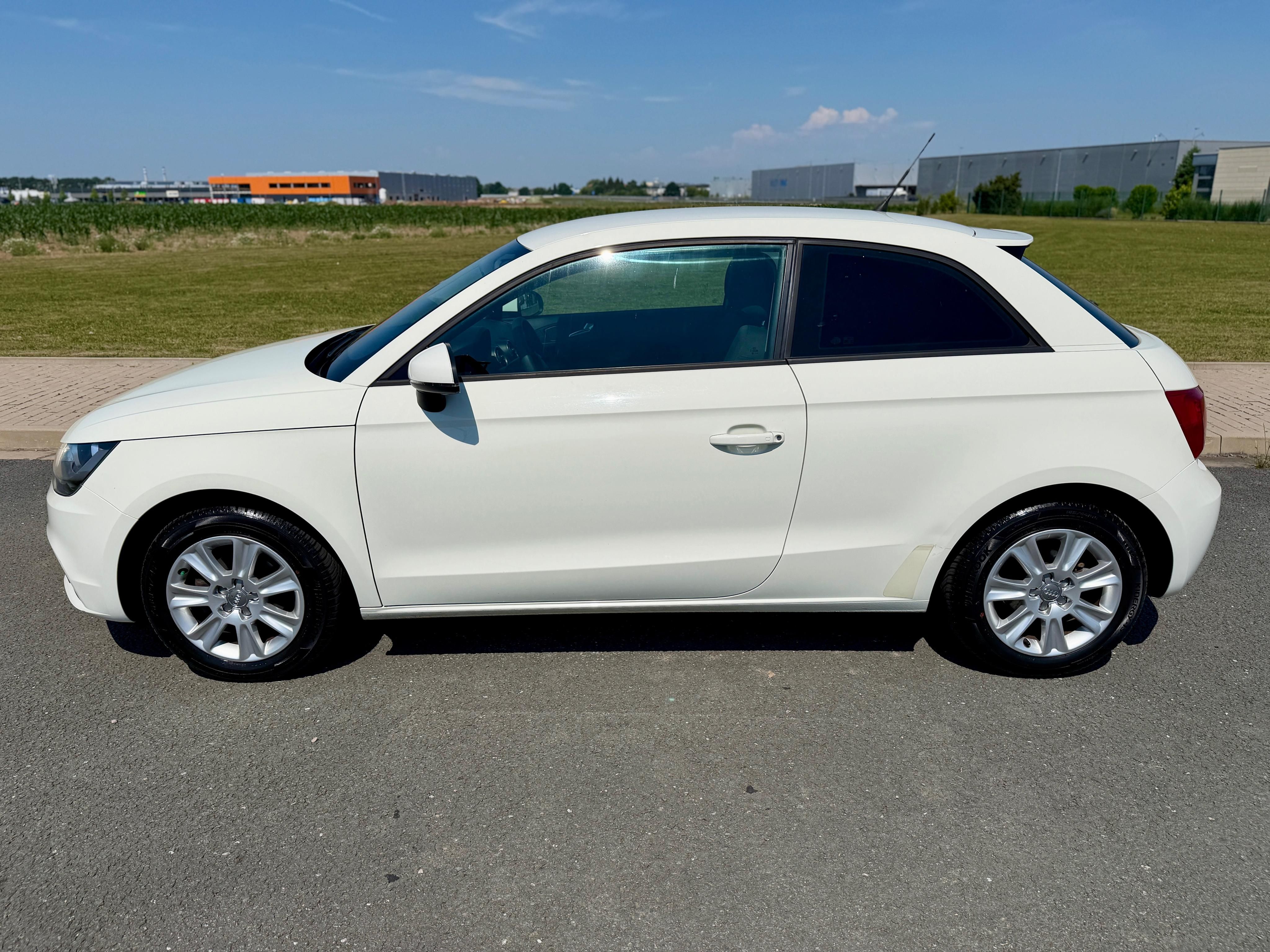 Audi A1, 1.2 TFSI AC VÝHŘEVY SERVISKA - fotka 2