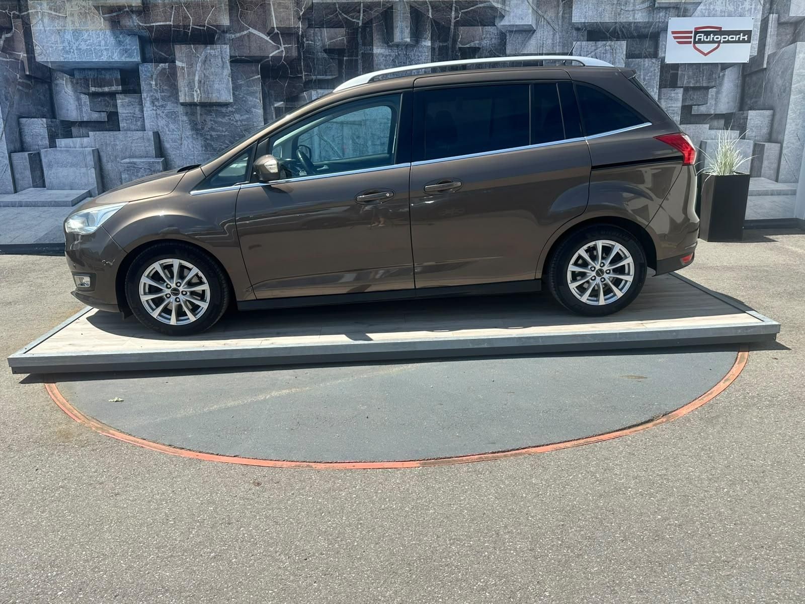 Ford Grand C-MAX, 2.0TDCi, 110KW, TITANIUM - fotka 4