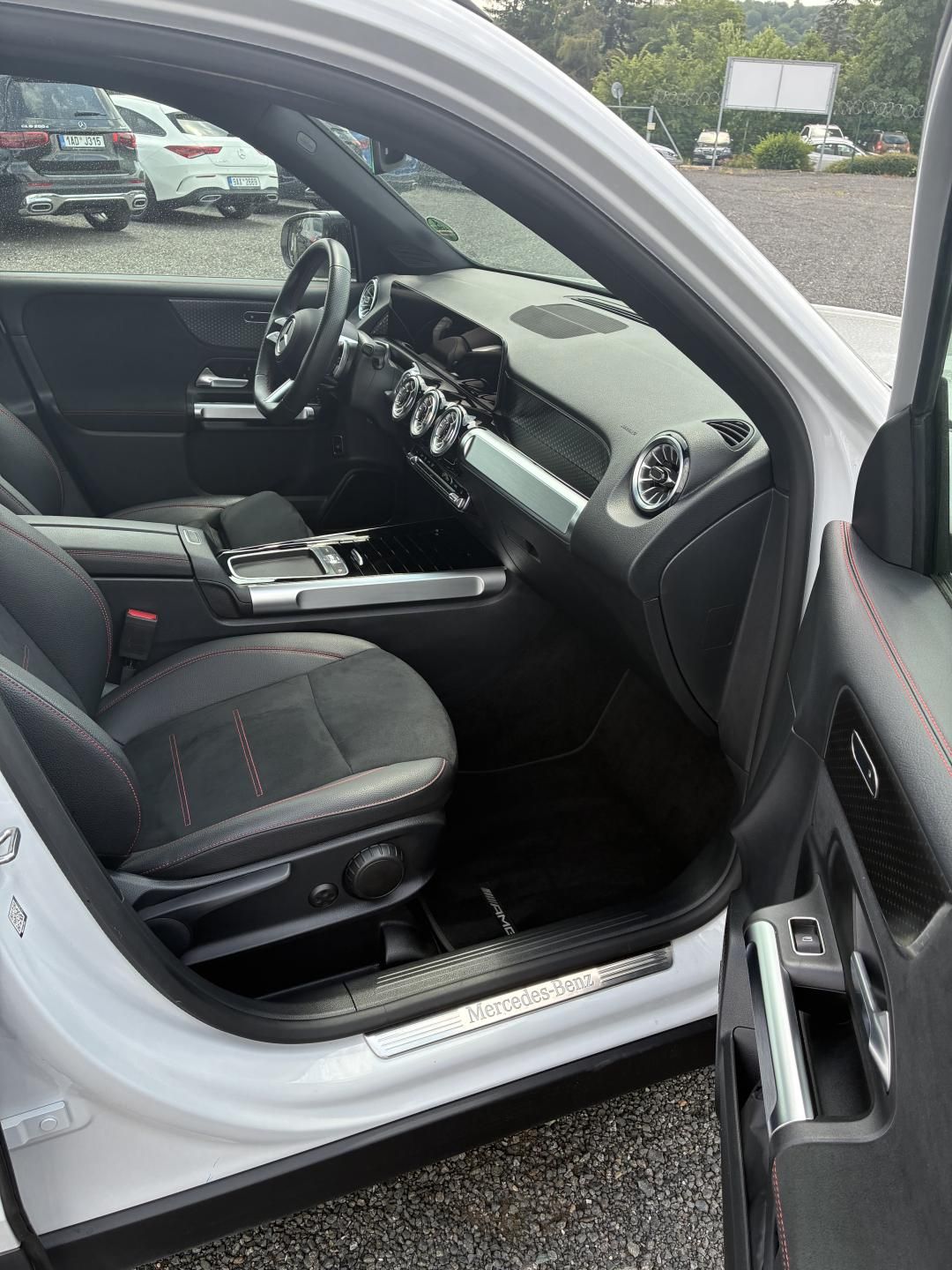 Mercedes-Benz GLB, 200d 4MATIC - fotka 6