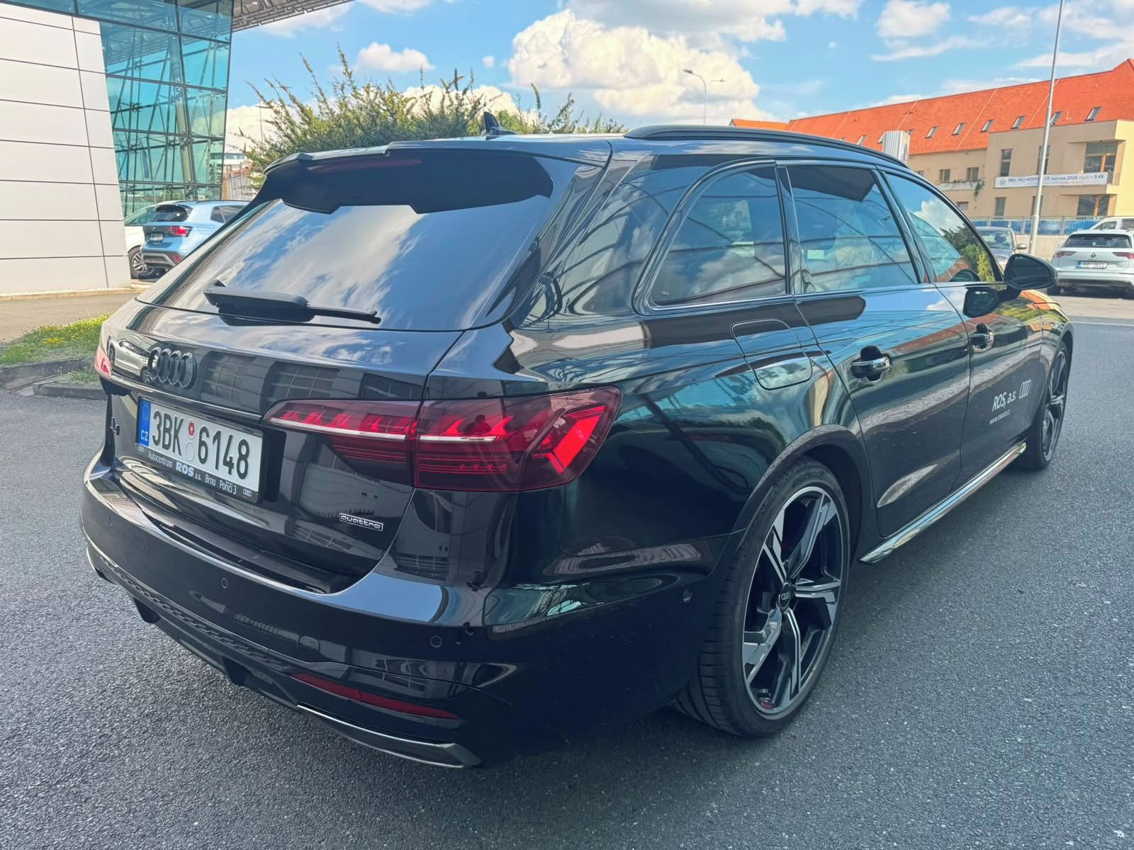 Audi A4, Avant S line 40 TDI 150 kW - fotka 3