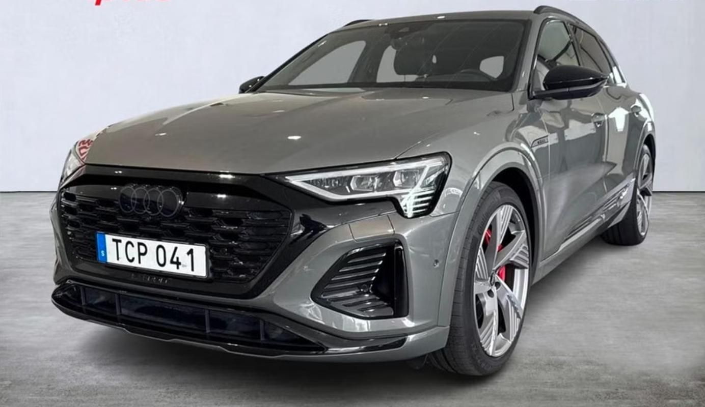 Audi Q8 e-tron, 55 Q 360k HuD Tažné 4 zóny