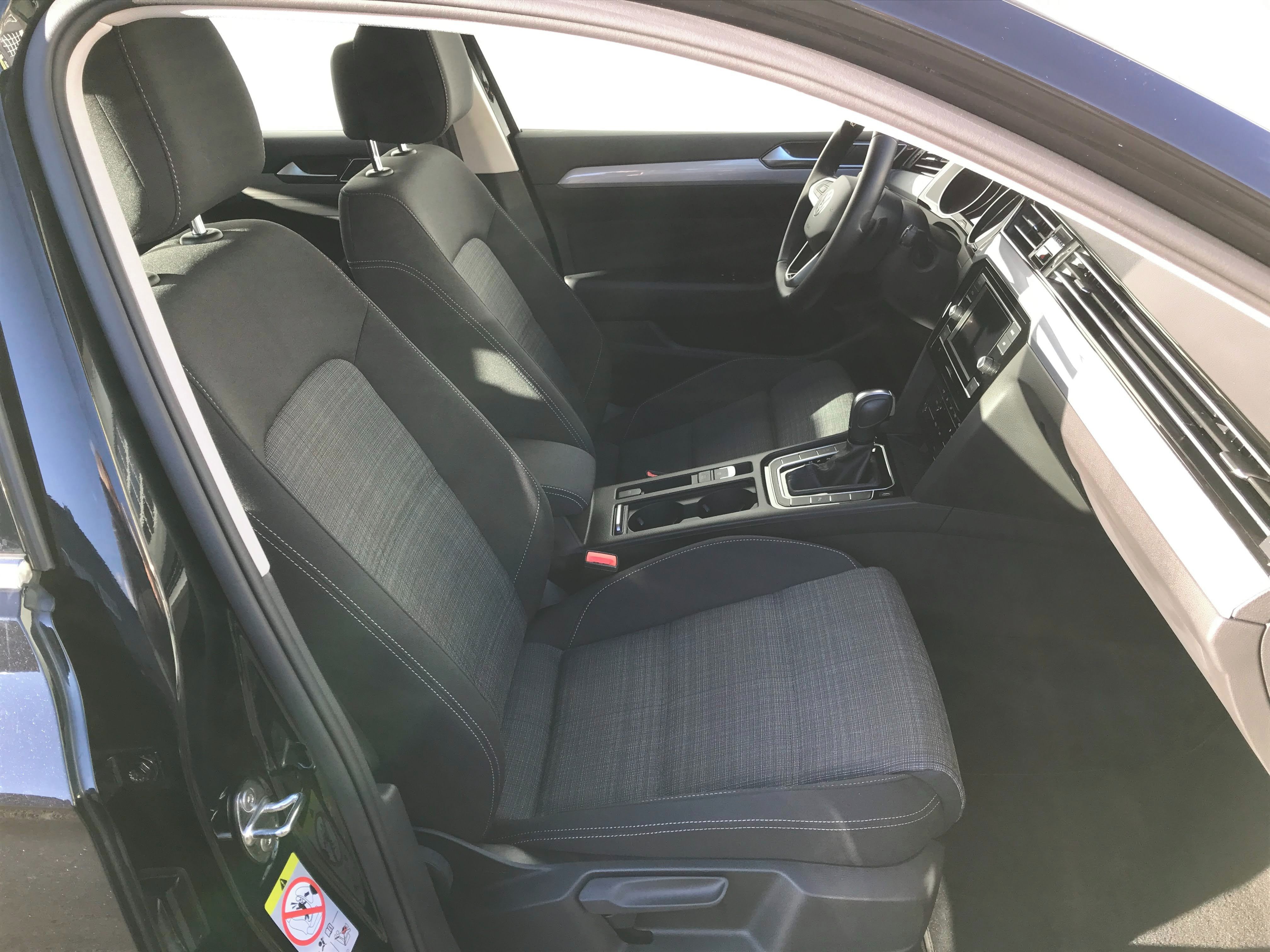 Volkswagen Passat, 2.0TDi 110kW 7°DSG Business - fotka 6