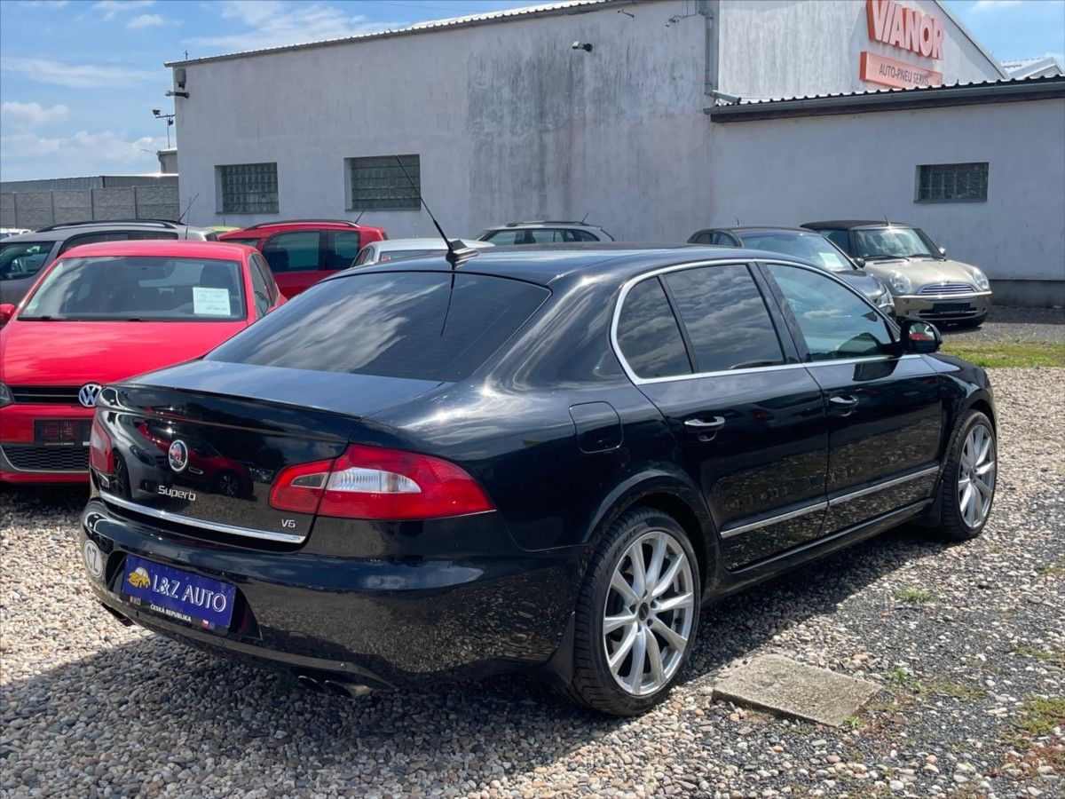 Škoda Superb, 3,6 TFSi V6 DSG 4x4 - fotka 6