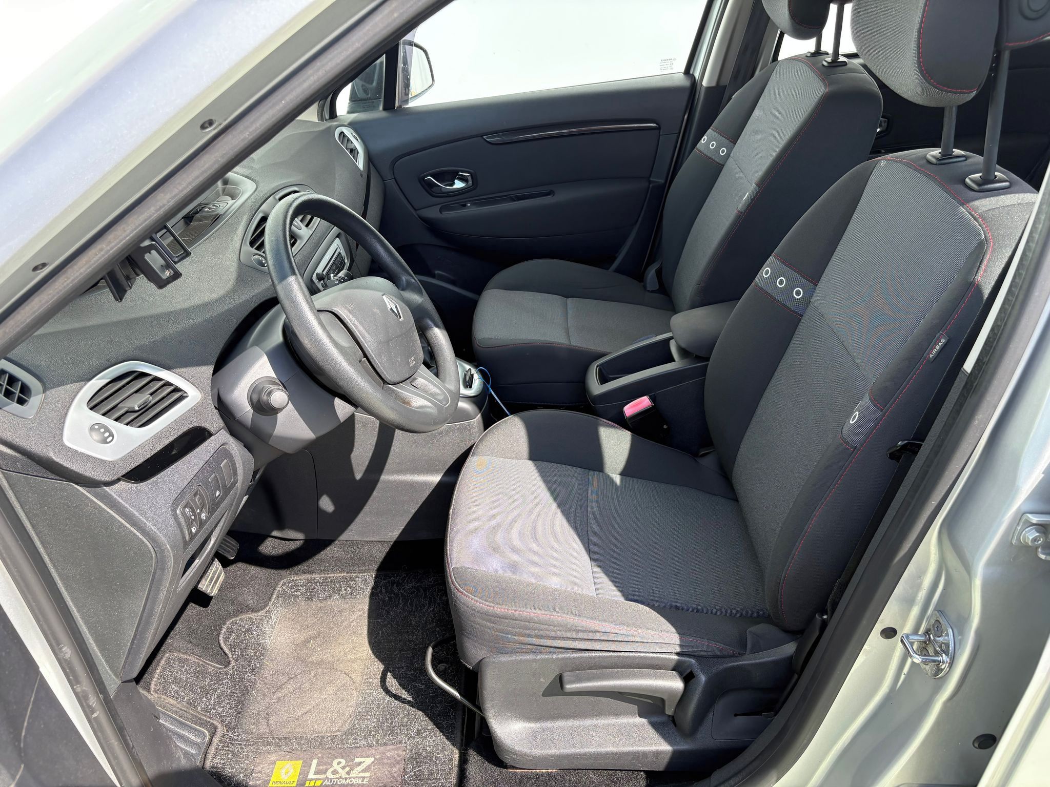 Renault Scénic, 1.5dCi, 81kW, Automat, Tažné - fotka 6