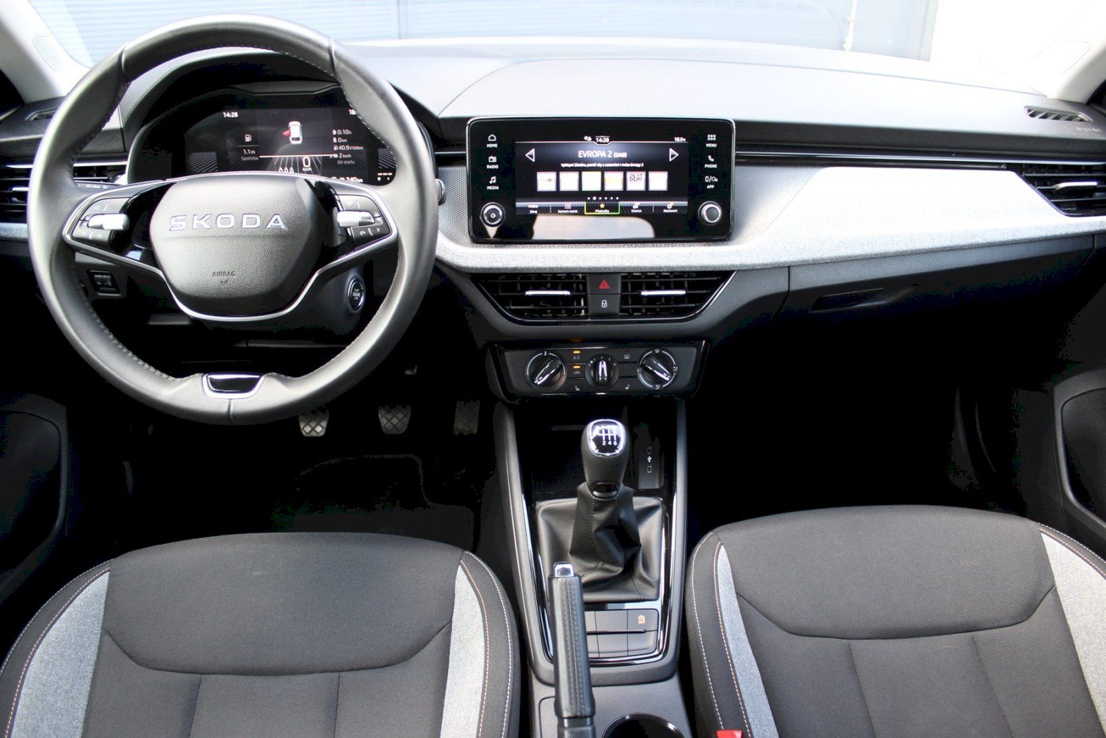 Škoda Scala, 1.0TSI/85kW Selection, Tažné - fotka 5