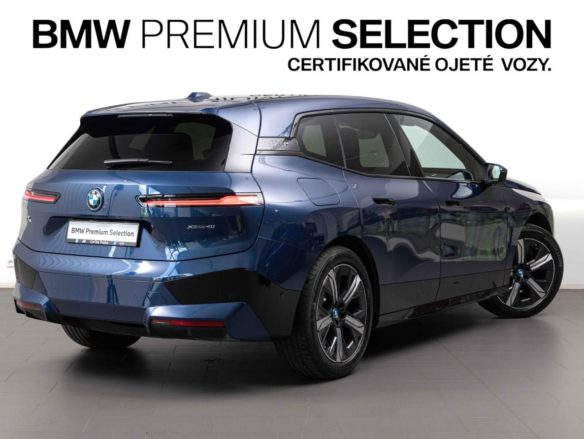 BMW iX, xDrive40 - fotka 5