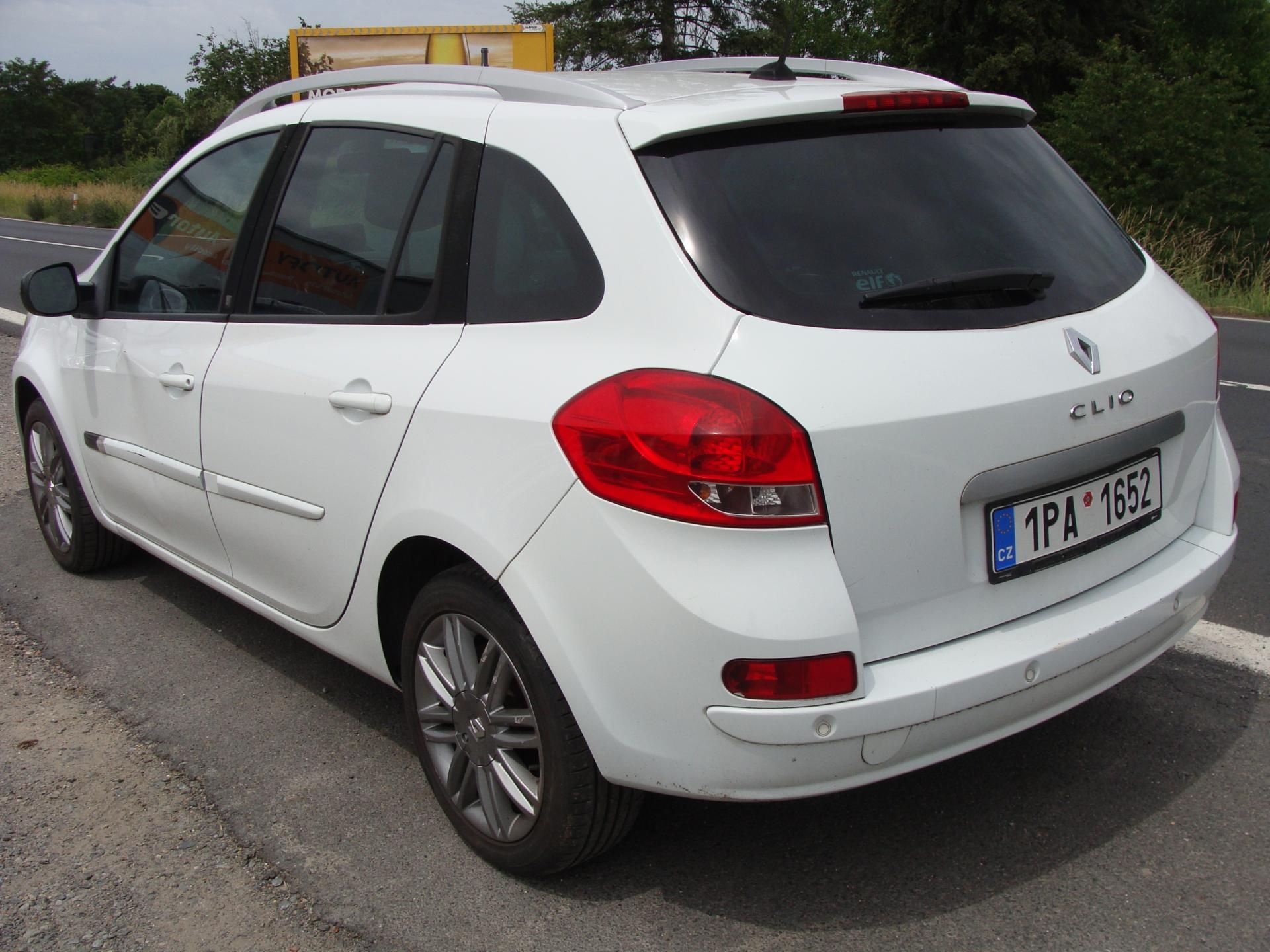 Renault Clio, 1.2i, 74 kW, klimatizace - fotka 4