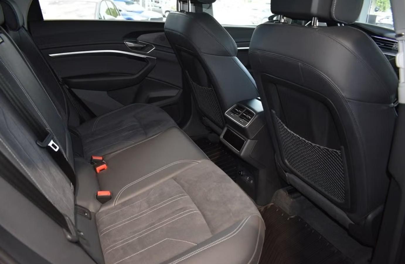 Audi Q8 e-tron, 55 Q 360k Matrix Panorama - fotka 5