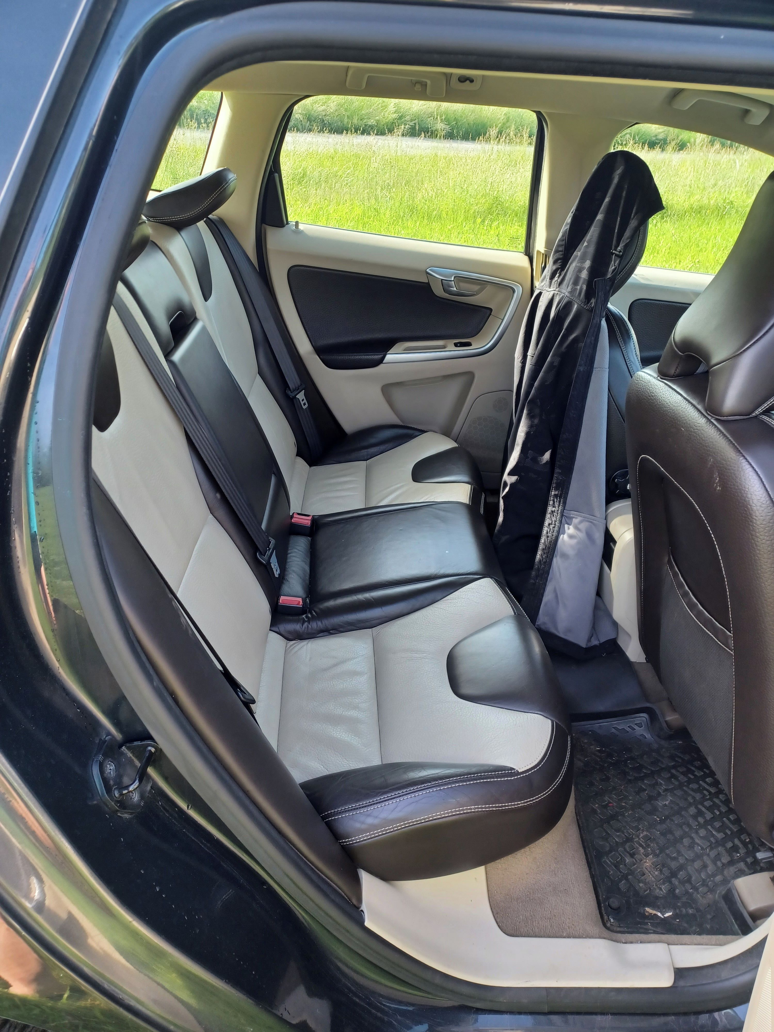 Volvo XC60, 2,4 D5 NOVÉ ČR - fotka 5