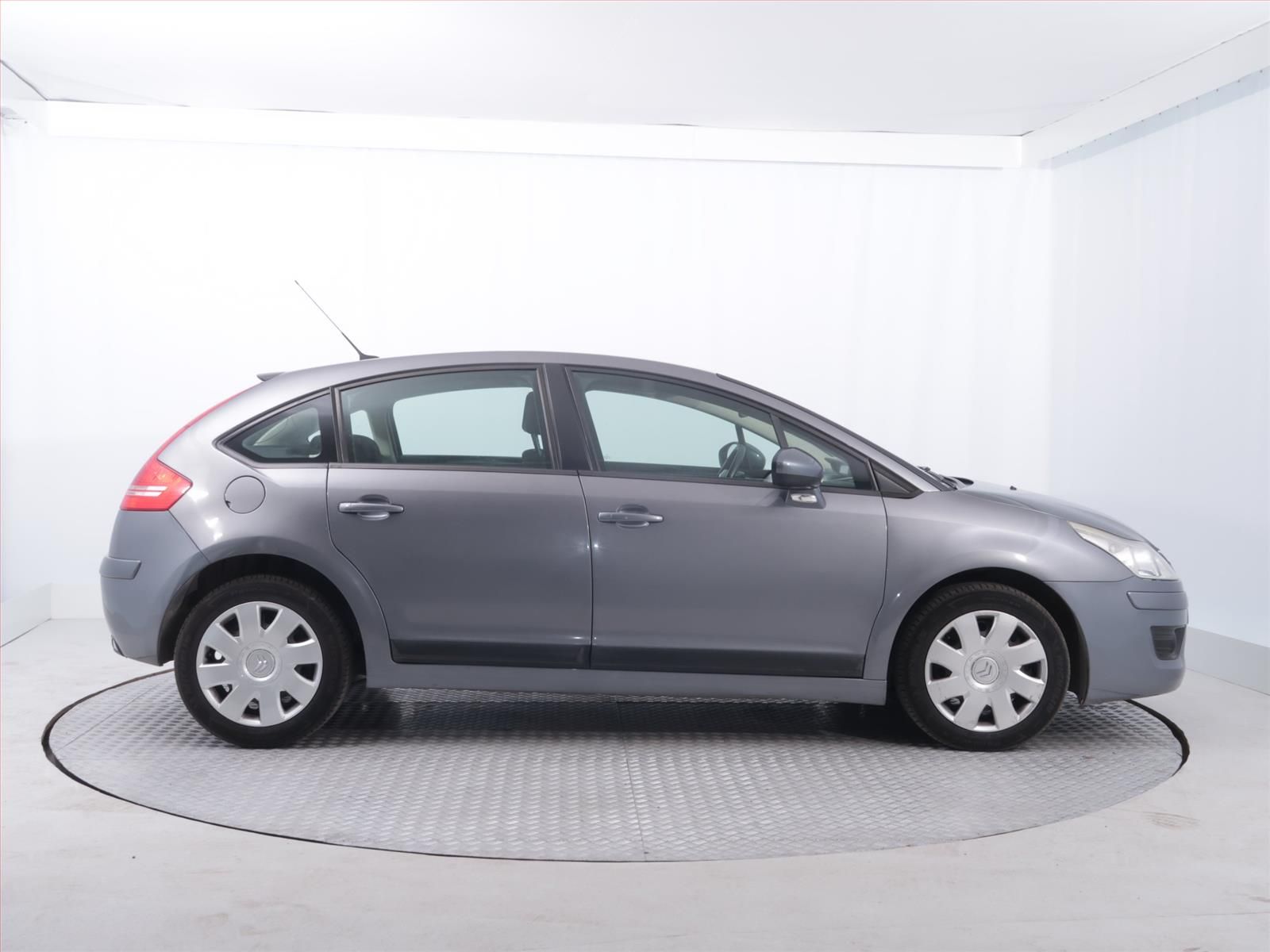 Citroën C4, 1.4 16V, po STK, jezdí výborně - fotka 6
