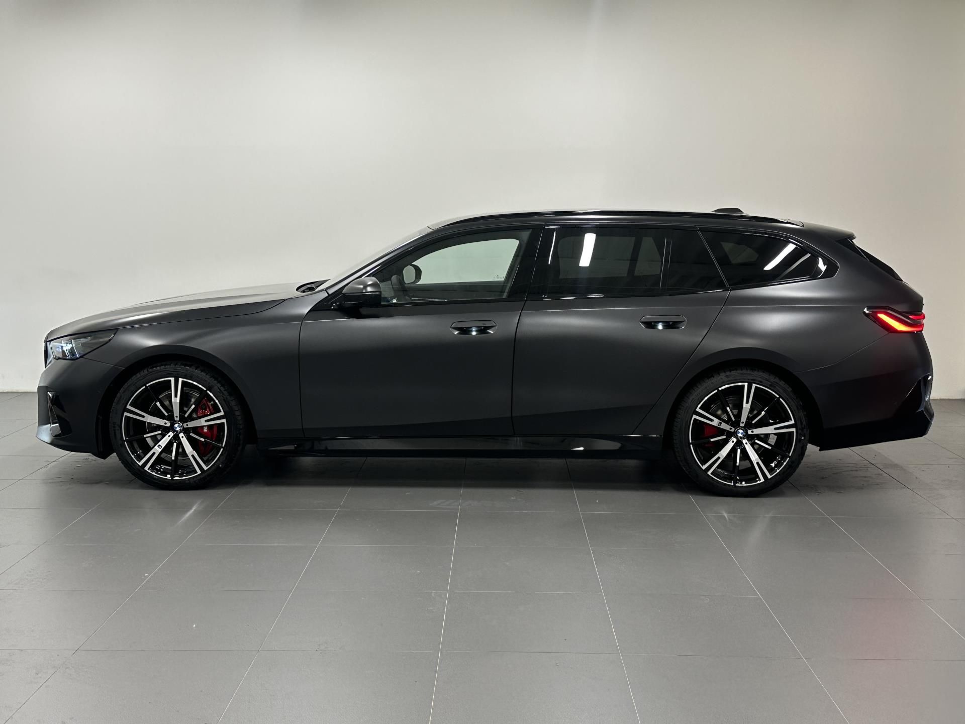 BMW Řada 5, 540d xDrive Touring - fotka 2