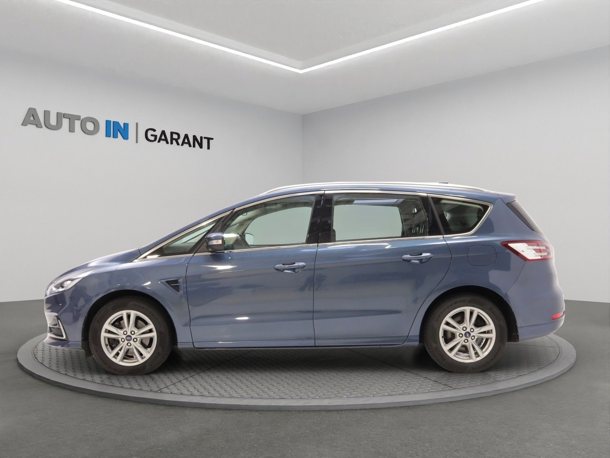 Ford S-MAX, 110kW,7 míst,manuál,tažné,serv - fotka 3