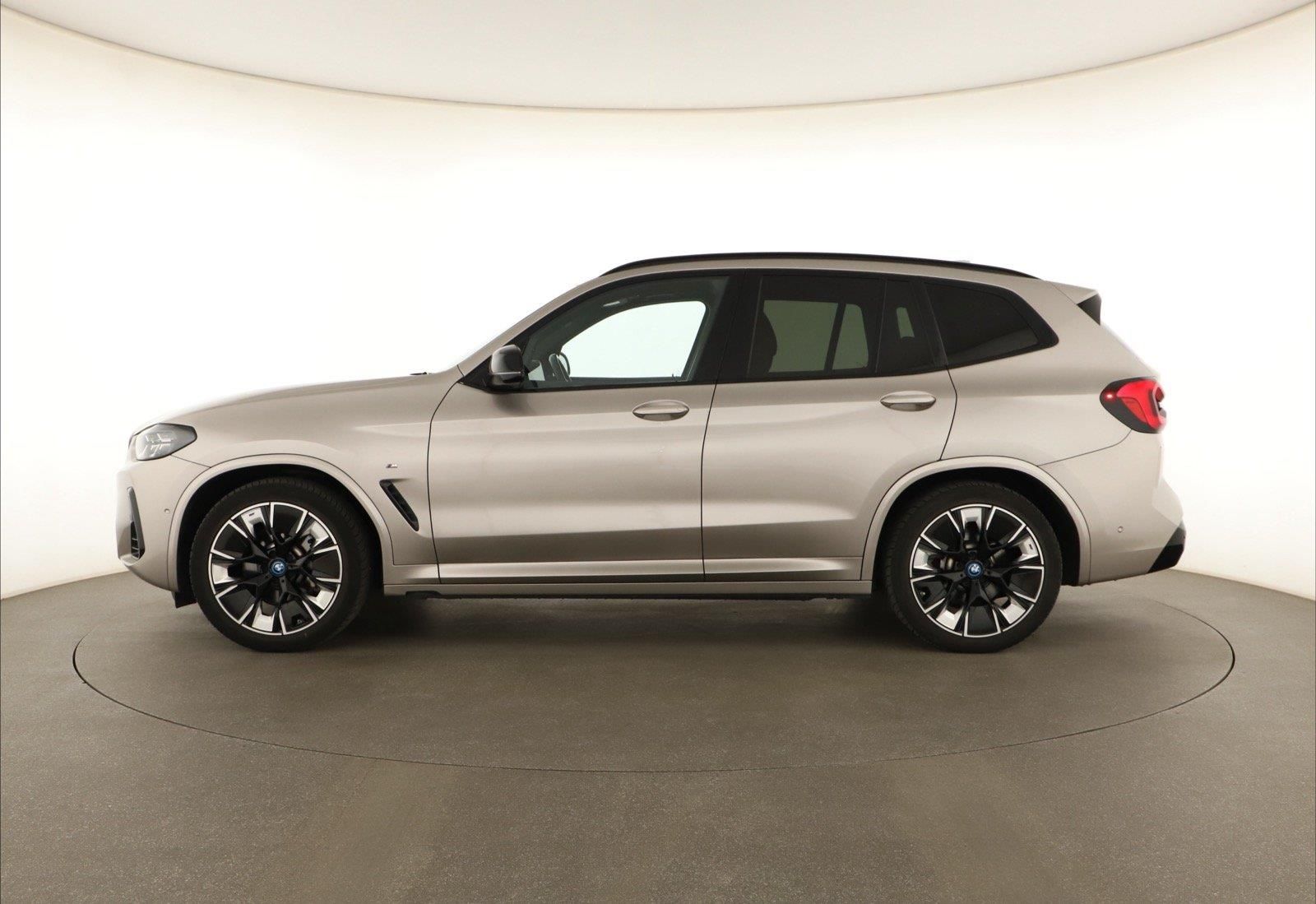 BMW iX3, 80 kWh - fotka 3