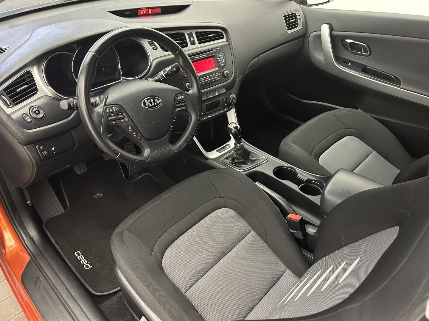 Kia Cee´d, 1.6GDi 99kW Comfort - fotka 6