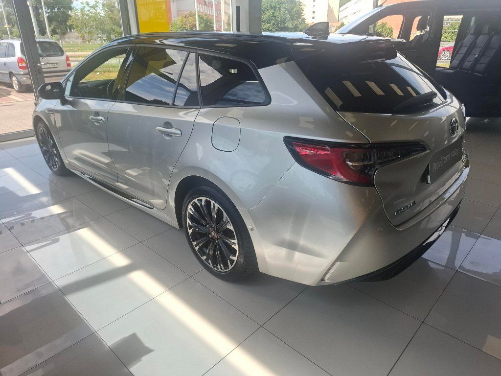 Toyota Corolla, 1.8HEV 72 KW GR Sport 2021 - fotka 4