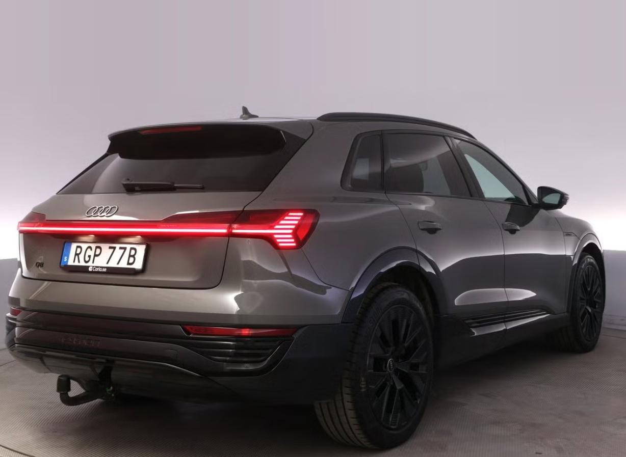 Audi Q8 e-tron, 55 Quattro SoH 97% 360k Tažné - fotka 4