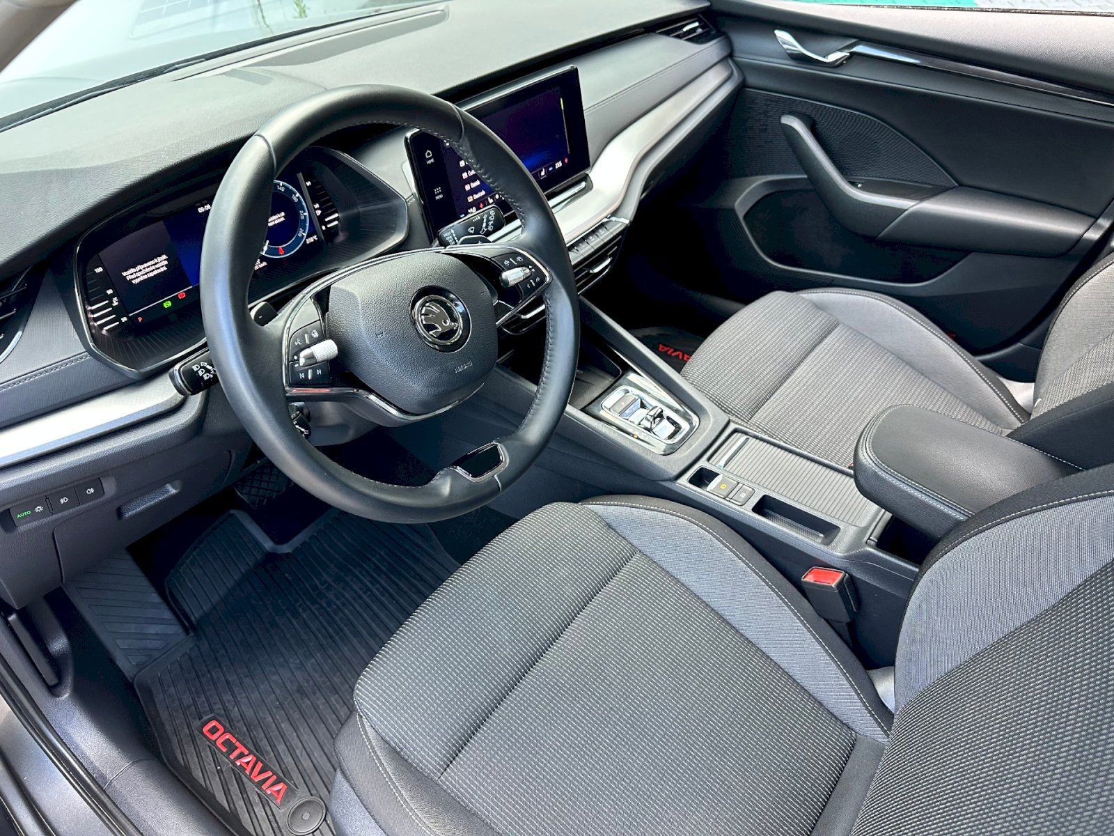 Škoda Octavia, 2.0 TDI 110kW DSG Style Combi - fotka 6