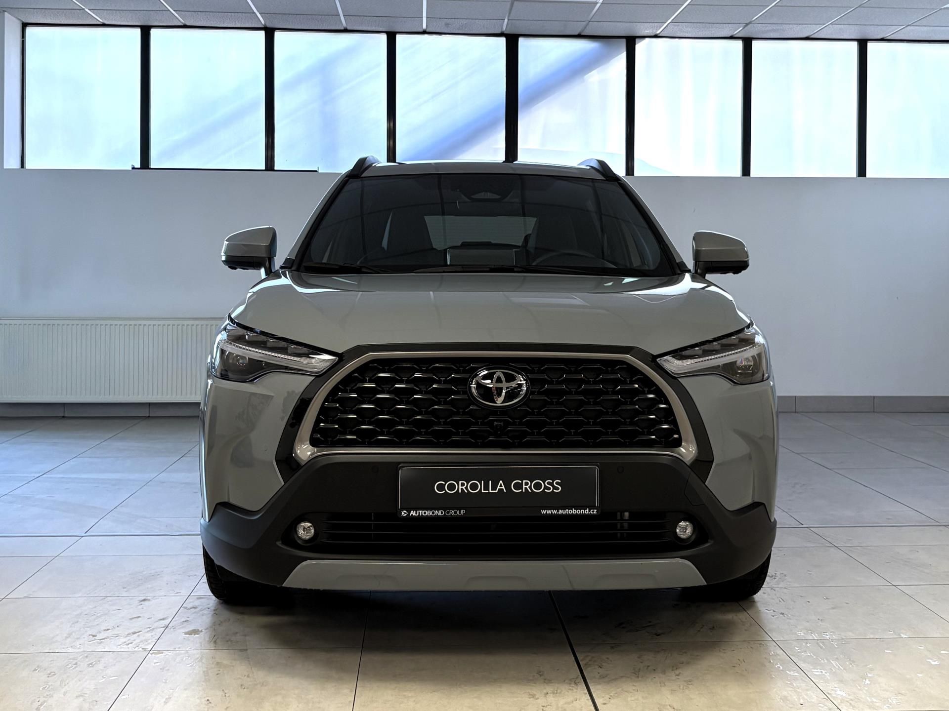 Toyota Corolla Cross, 2.0 Hybrid (197 k), e-CVT, 4x2 - fotka 2