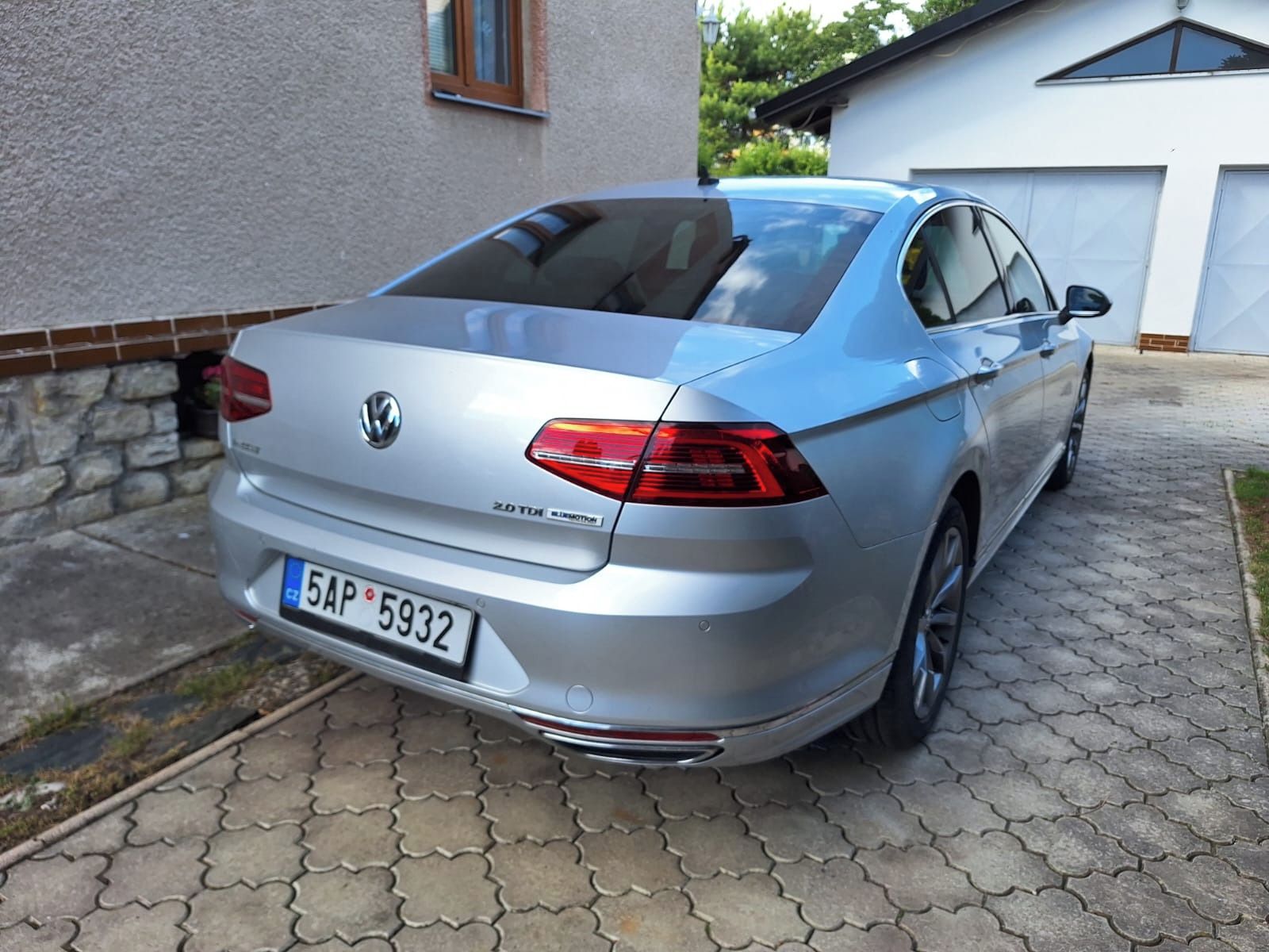 Volkswagen Passat, 2.0 TDi R-line - fotka 6