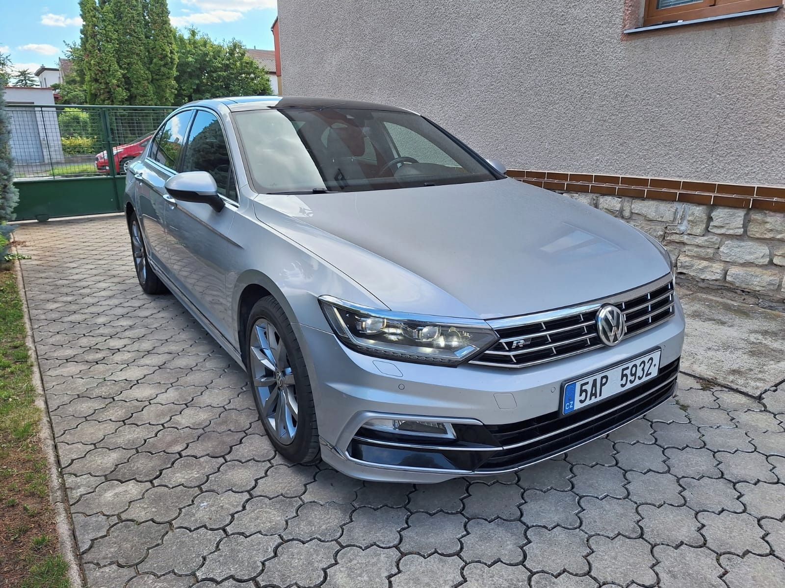 Volkswagen Passat, 2.0 TDi R-line - fotka 3