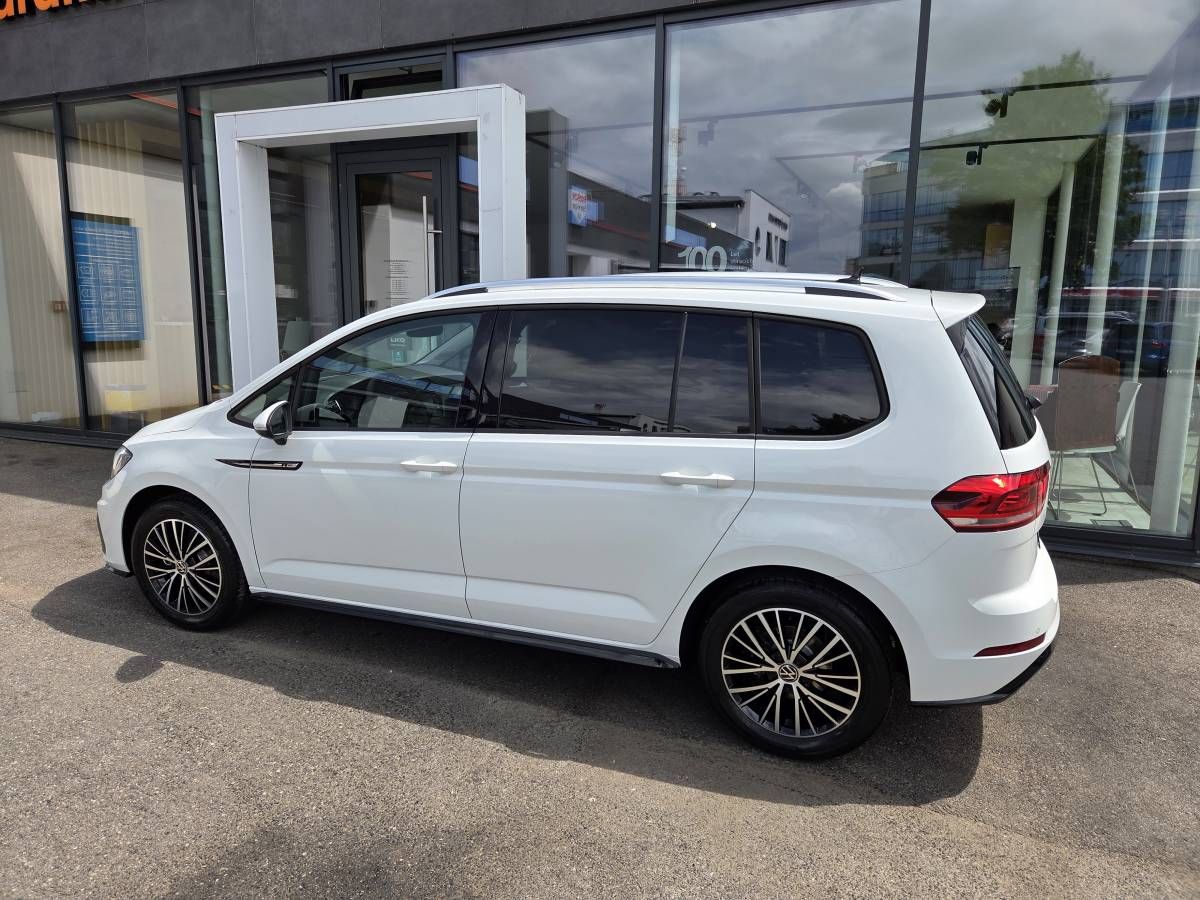 Volkswagen Touran, 1.5 TSI DSG7 R-Line 7 míst - fotka 2