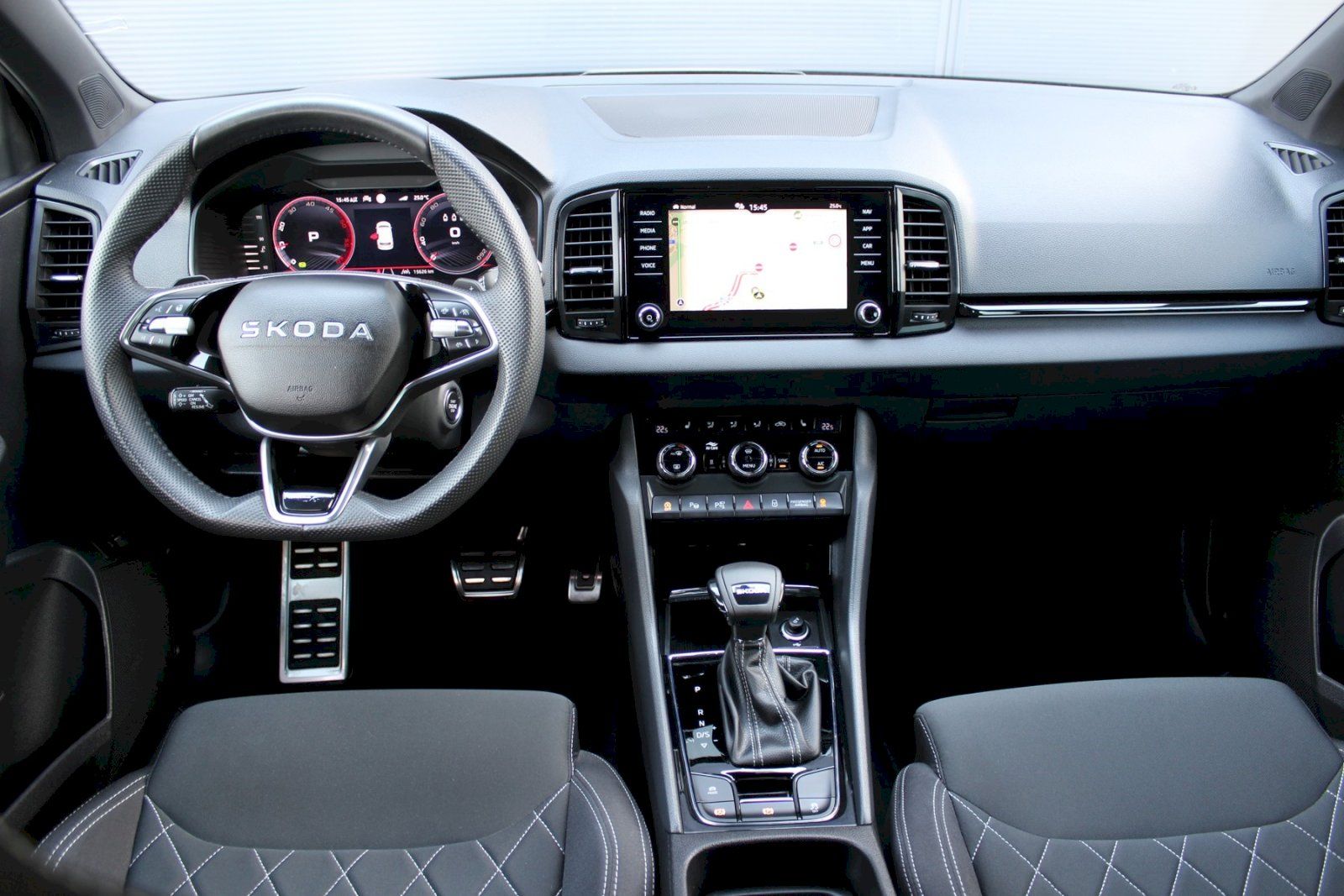 Škoda Karoq, 2.0TDI/110kW SPORTLINE WEBASTO - fotka 5