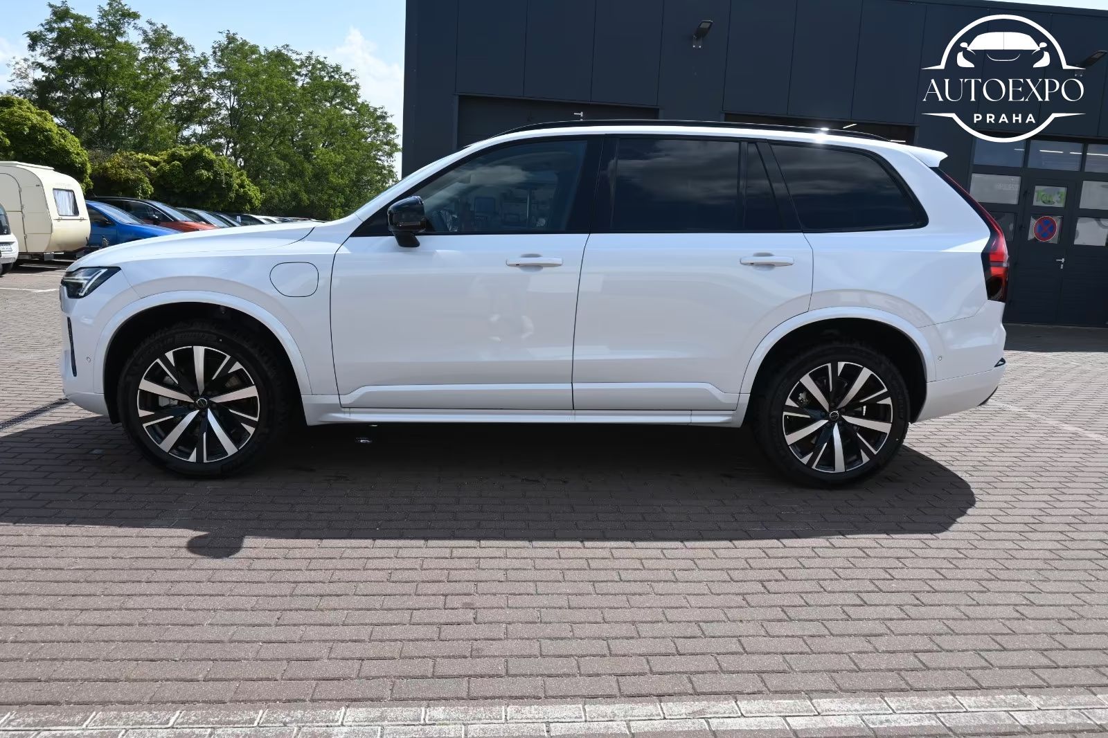 Volvo XC90, T8 RC AWD Plus Dark*360*7míst - fotka 2