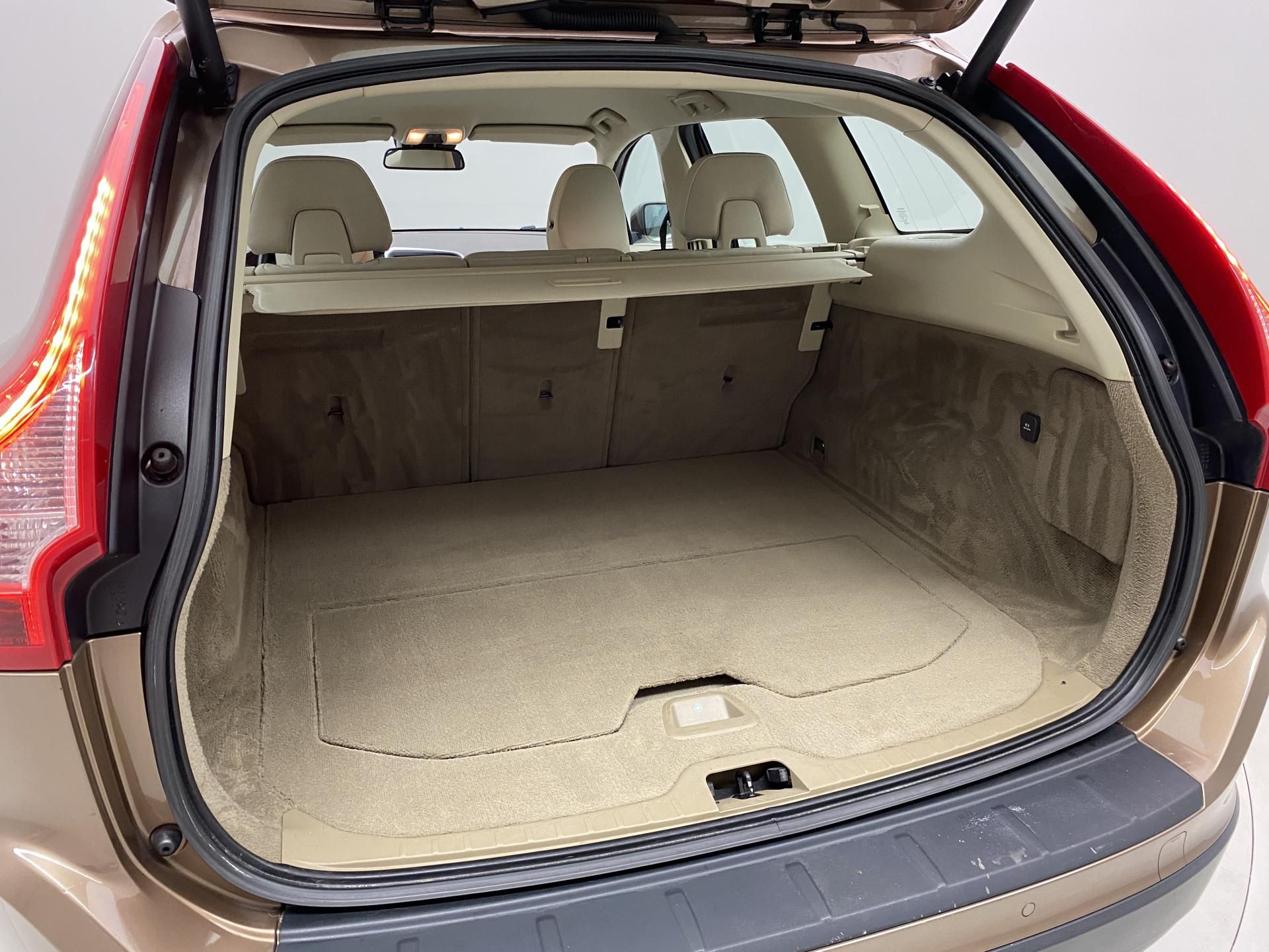 Volvo XC60, D4 AWD MOMENTUM CZ - fotka 6