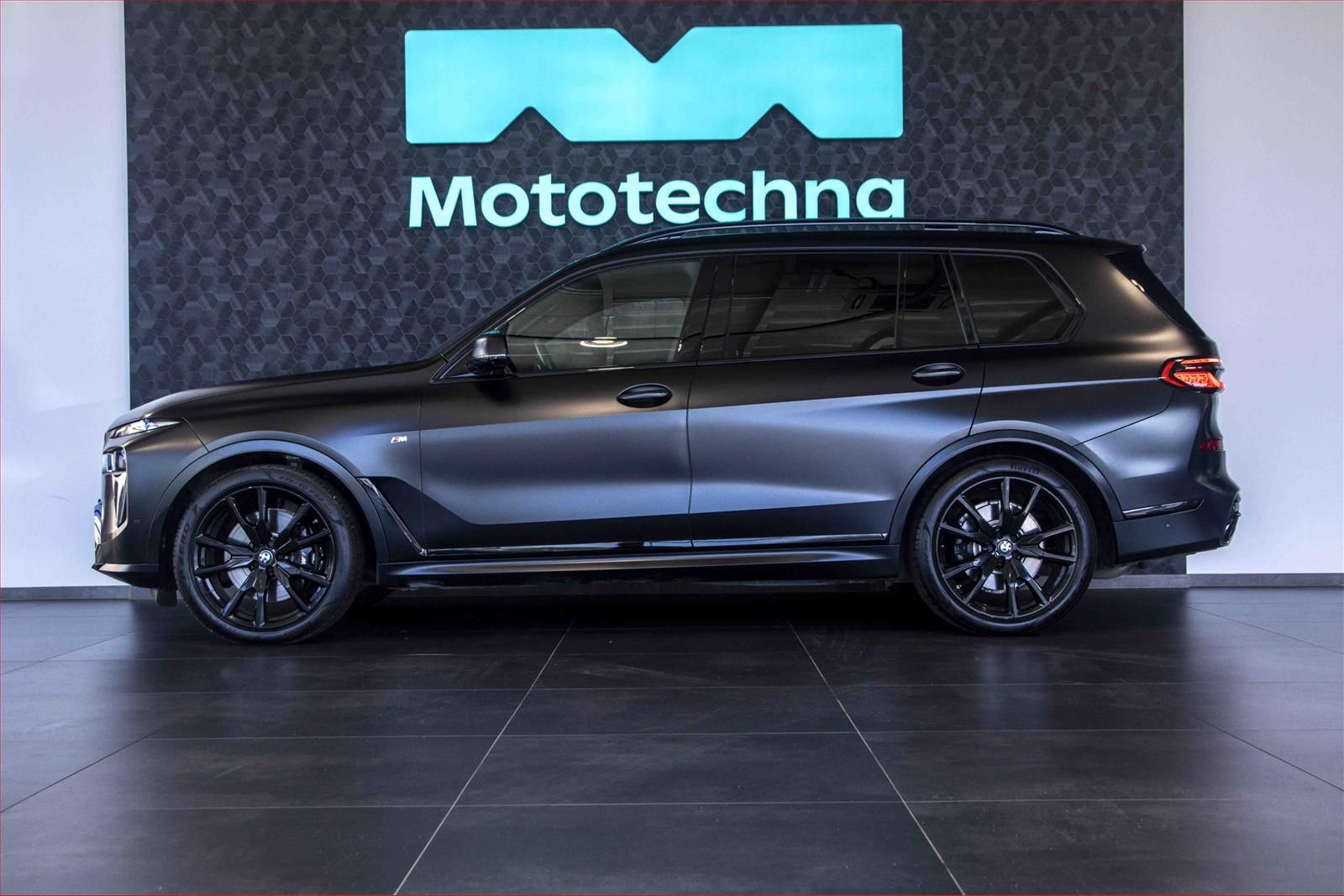 BMW X7, xDrive40i, Vzduch, 7Míst - fotka 2