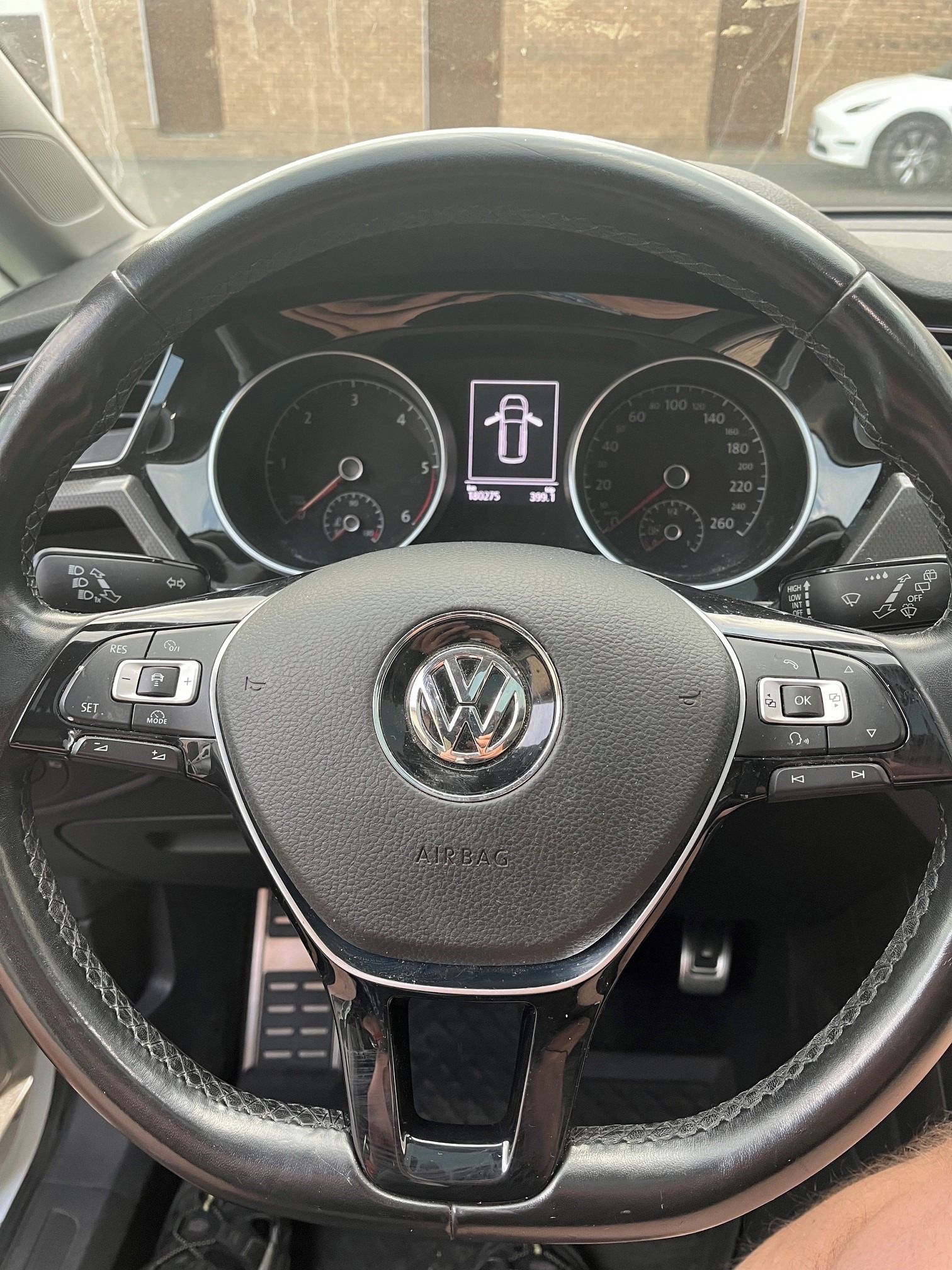 Volkswagen Touran, 1,6 TDI manuál, nová technická - fotka 5