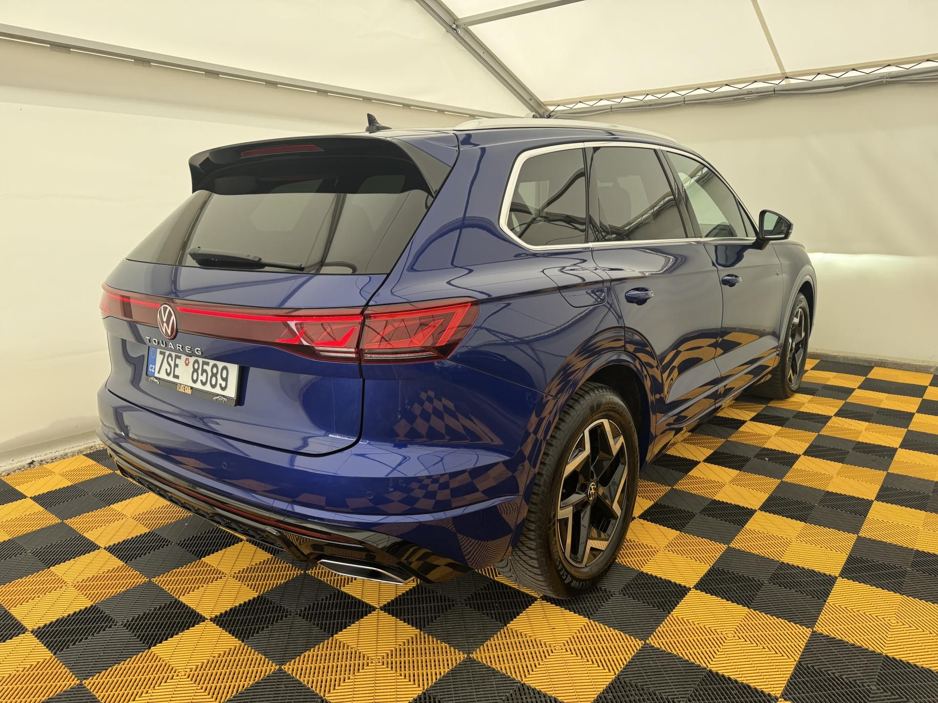 Volkswagen Touareg, 3.0Tdi*1-MAJ*DPH*R-LINE*HUD* - fotka 5