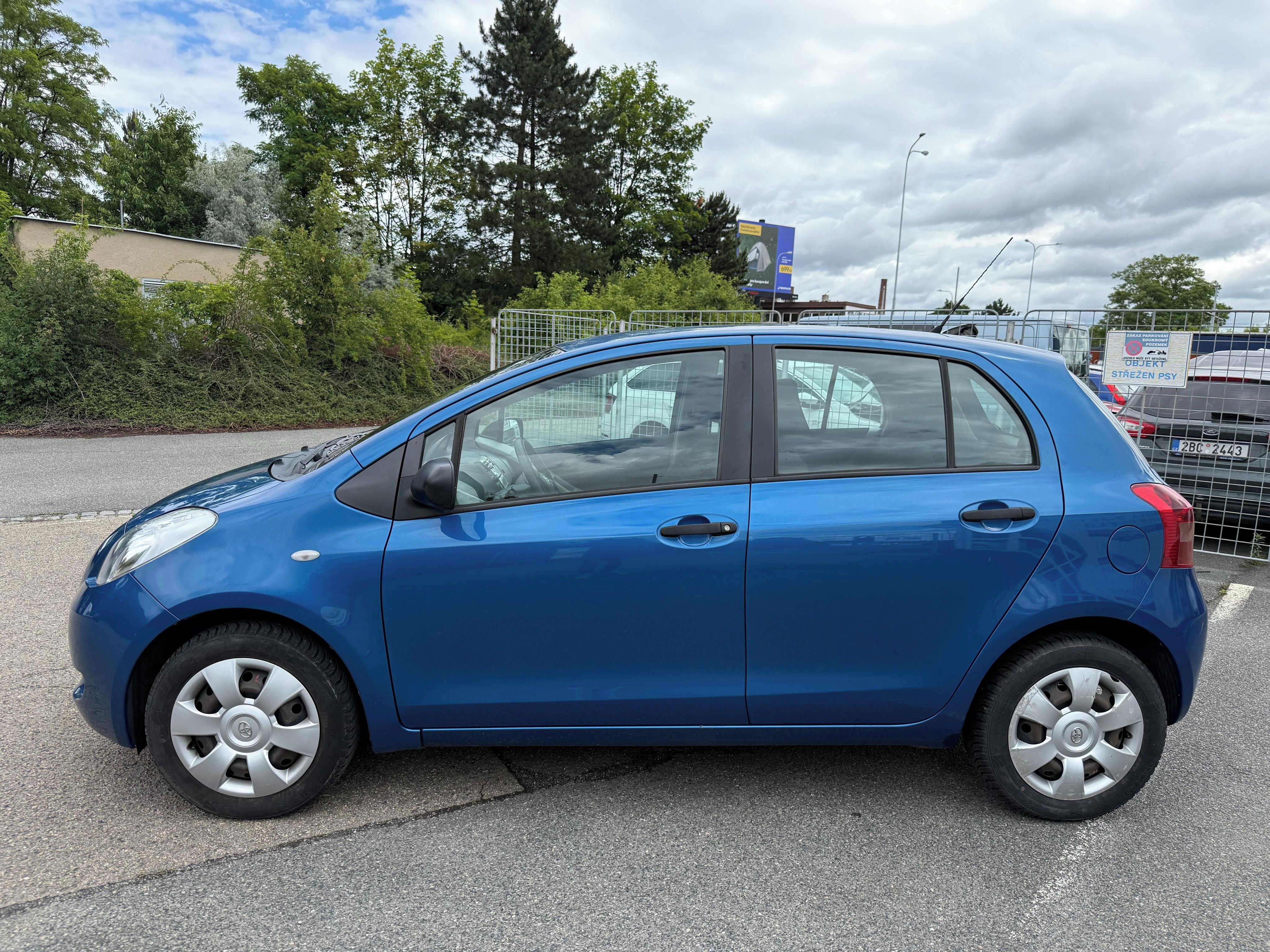 Toyota Yaris, 1.3 VVT-i 64Kw Cool - fotka 6