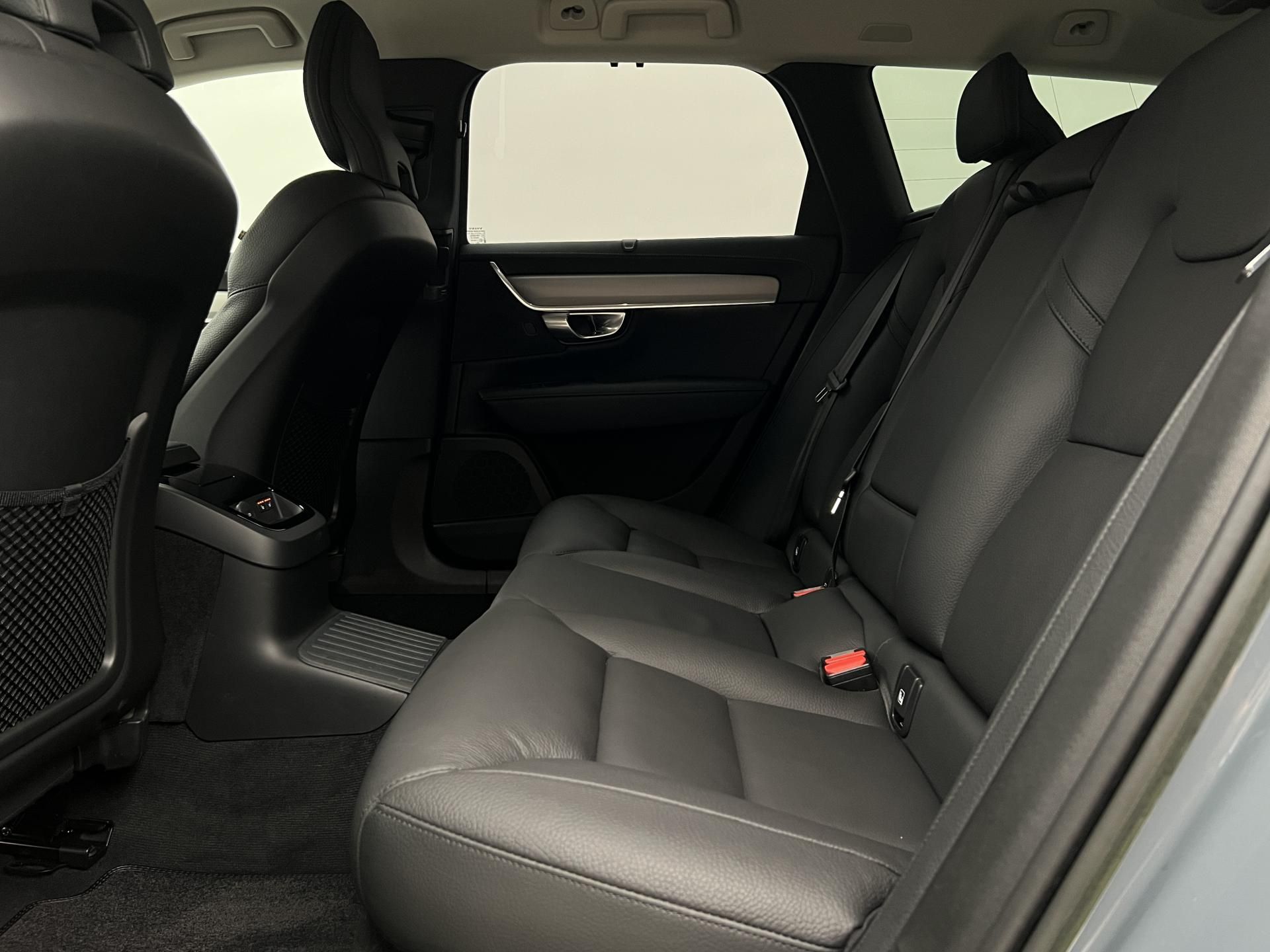 Volvo V90, T6 AWD RECHARGE DARK PLUS - fotka 6