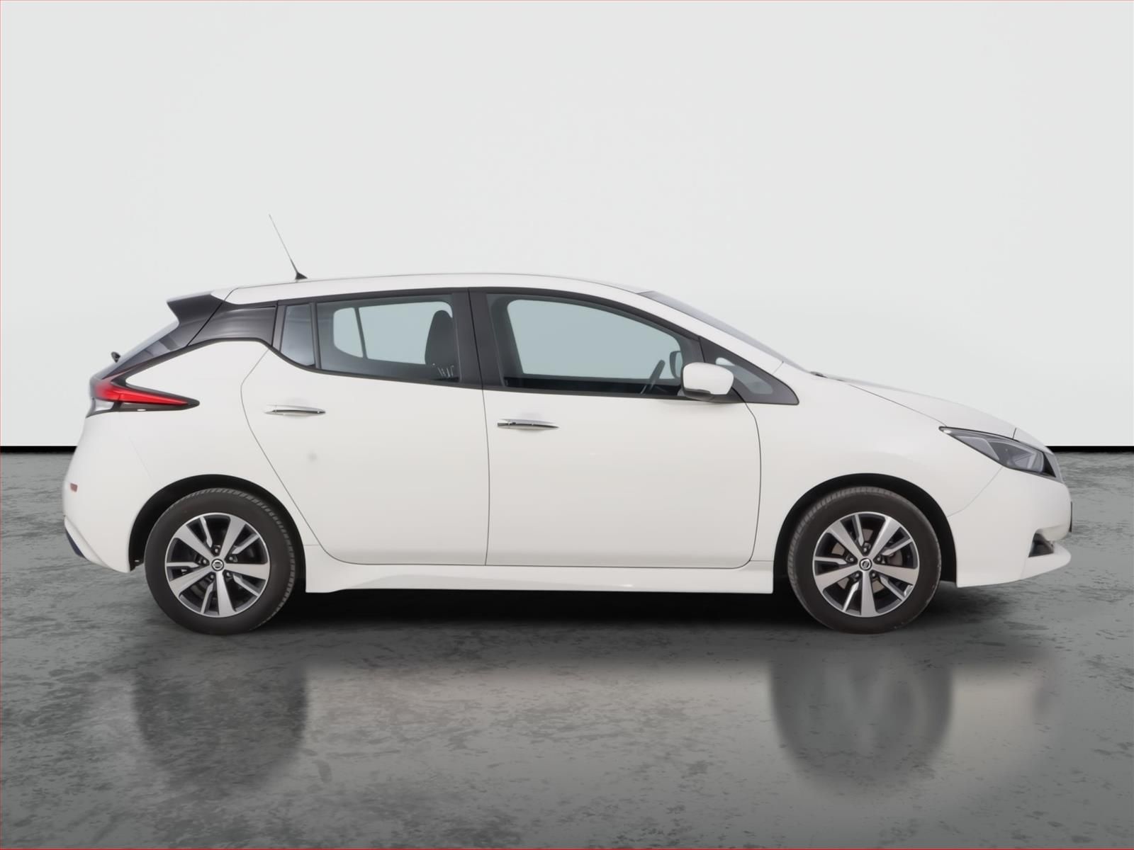 Nissan LEAF, 40 kWh, SoH 93%, Automat - fotka 6