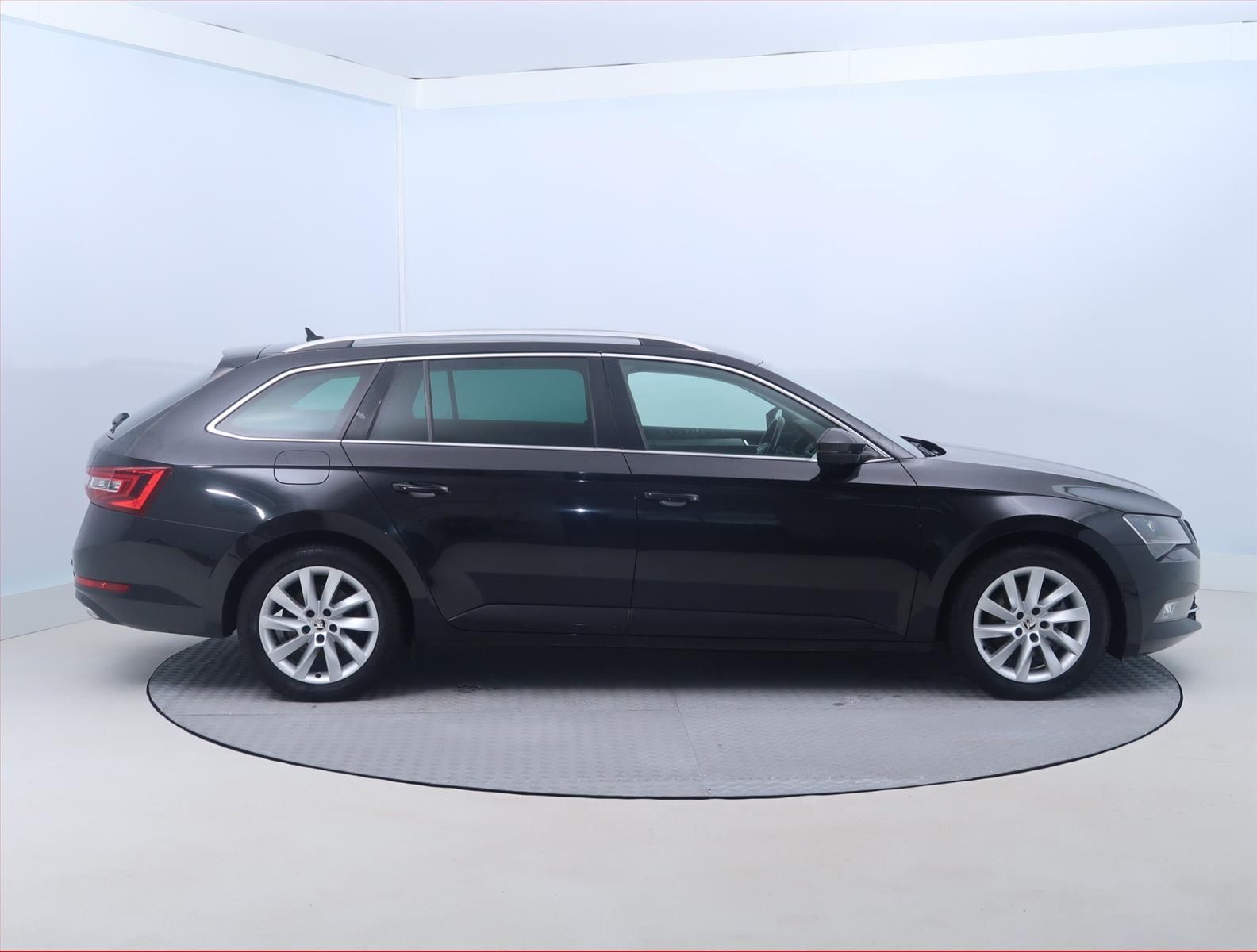 Škoda Superb, 2.0 TDI, Style, Automat, Navi - fotka 6