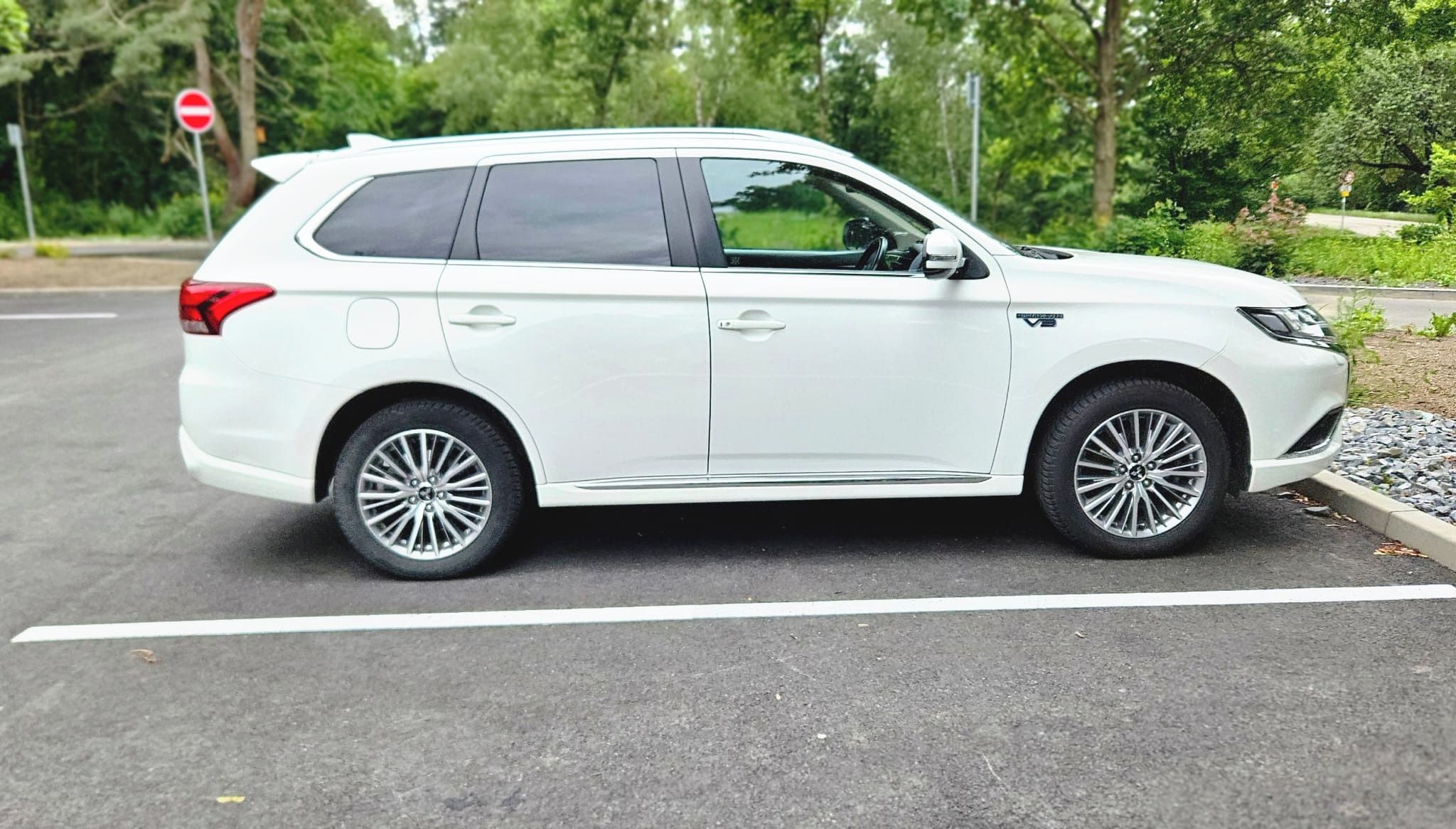 Mitsubishi Outlander, 2.4 i 4x4 PHEV autori servis
