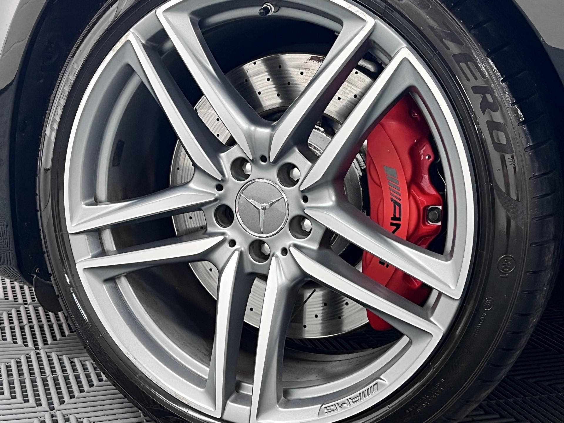 Mercedes-Benz Třídy E, AMG 63 S 4.0i 450 kW - fotka 2