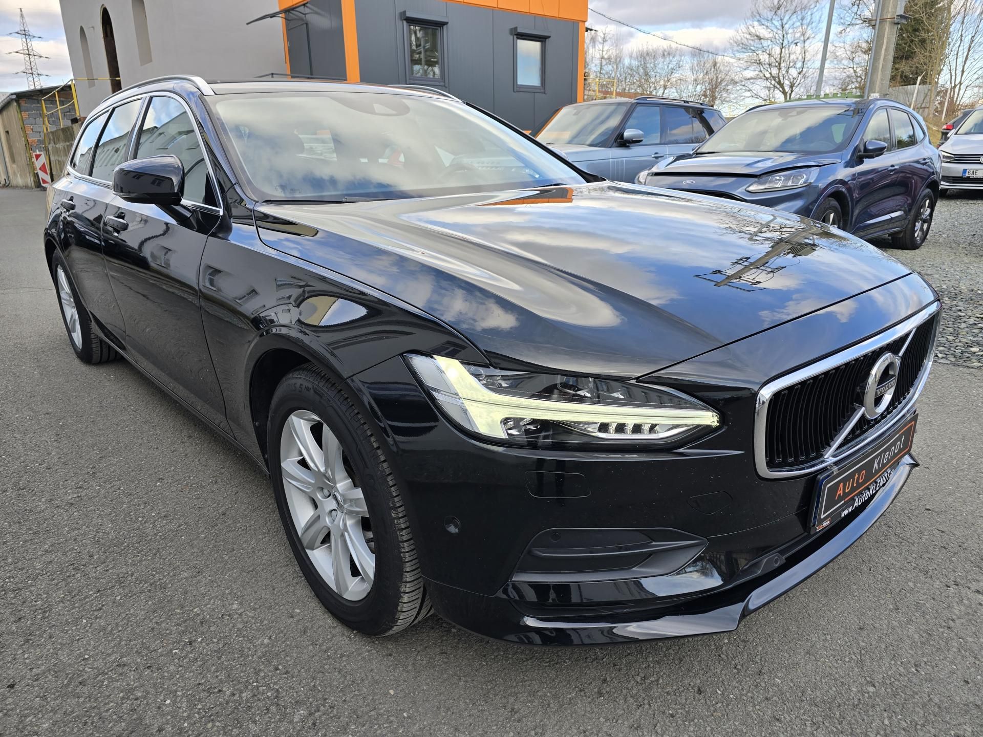 Volvo V90, D4 2,0 140kW 4x4 DPH MOMENTUM - fotka 2