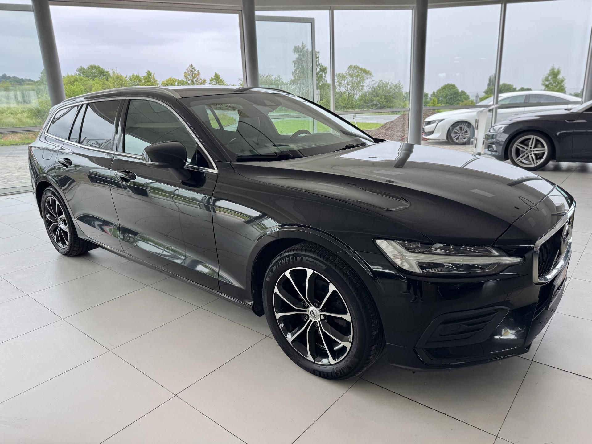 Volvo V60, D3 AUT*110kW*LED*KeyLess*DPH - fotka 4
