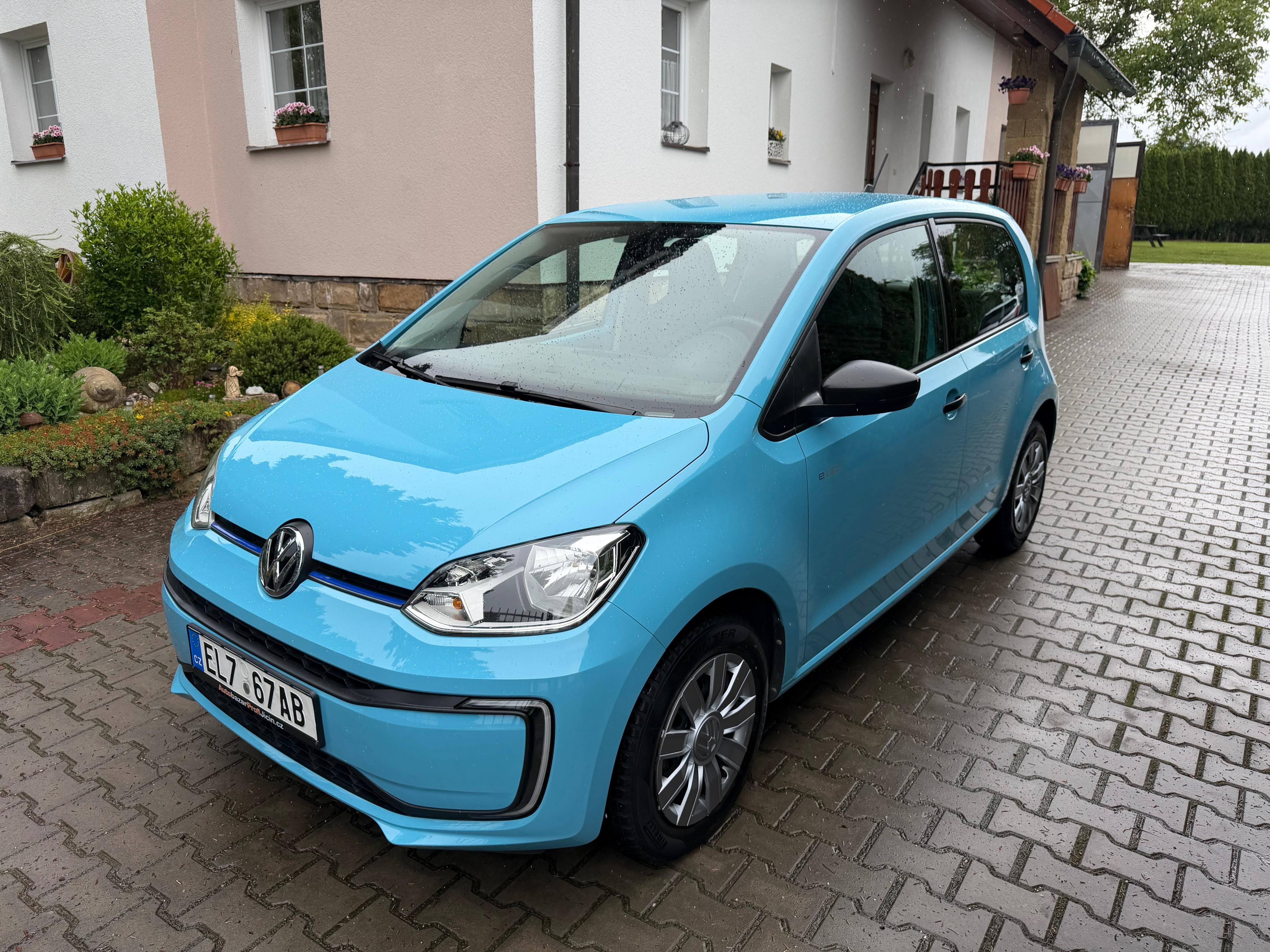 Volkswagen e-up, 60 kw , serviska , Top stav